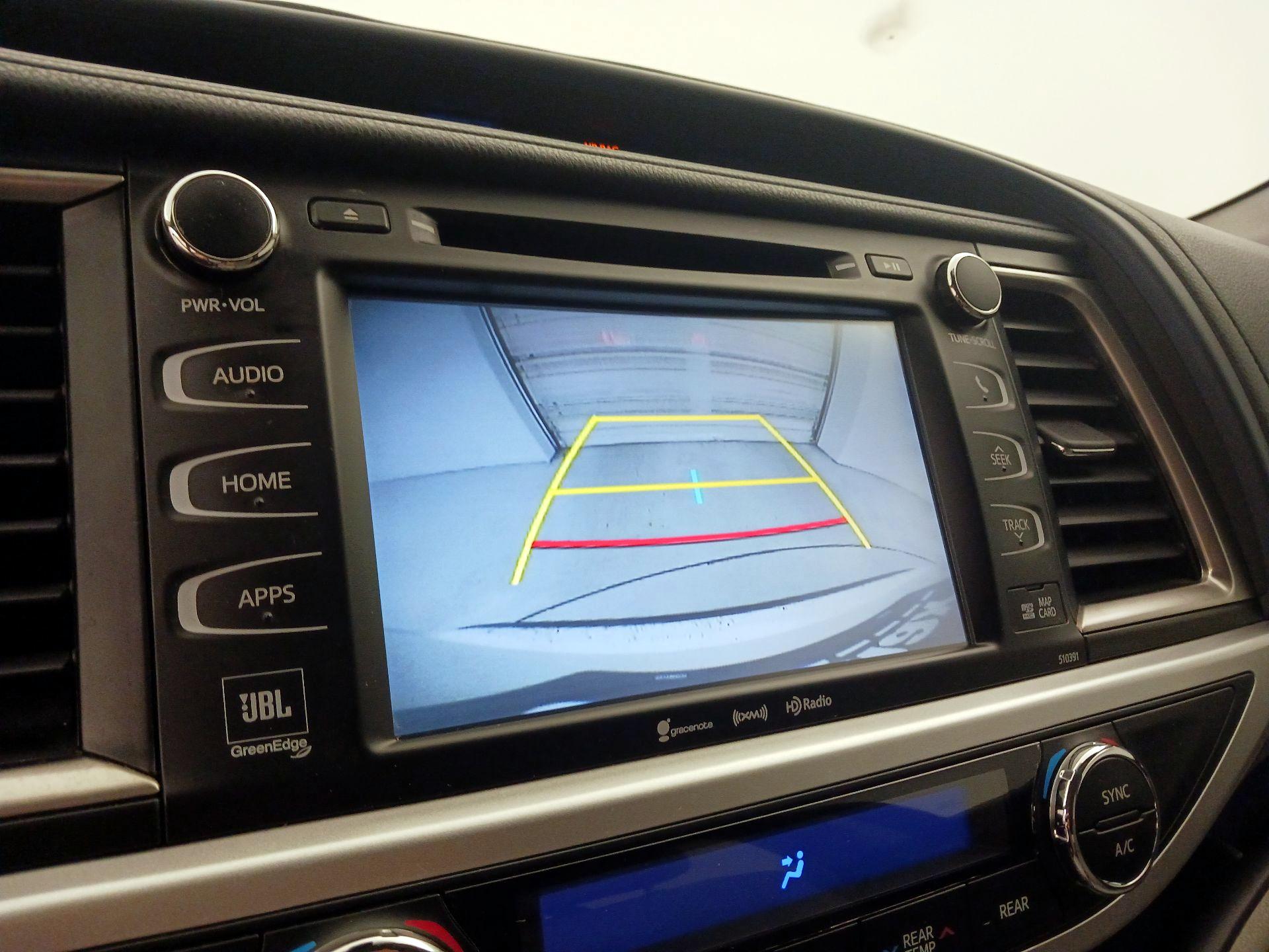 Thumbnail: 2019 Toyota Highlander - 15