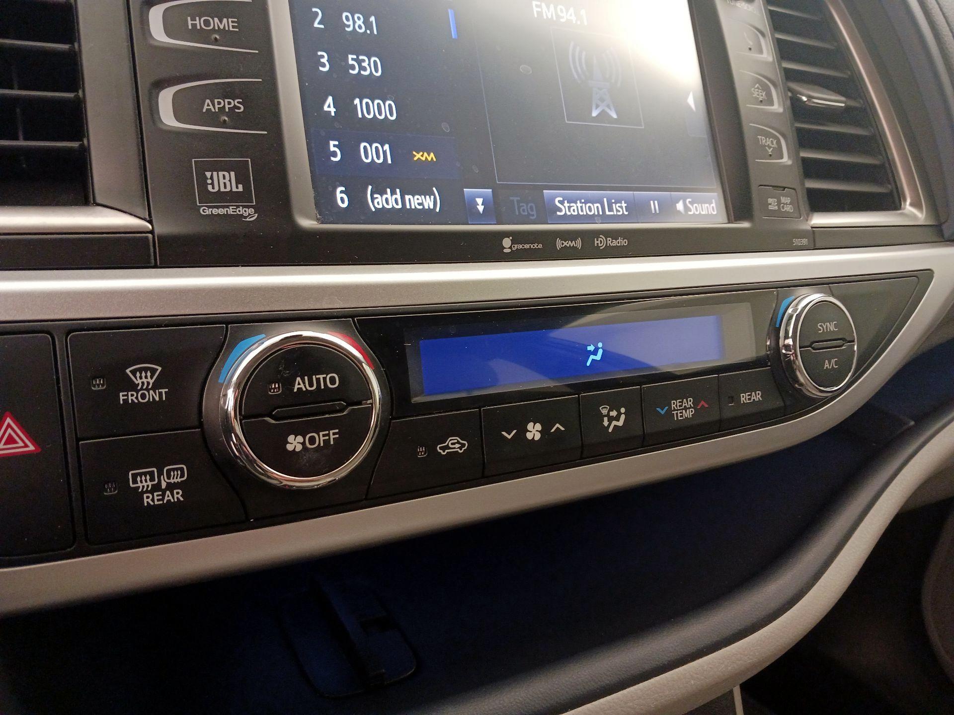 Thumbnail: 2019 Toyota Highlander - 17