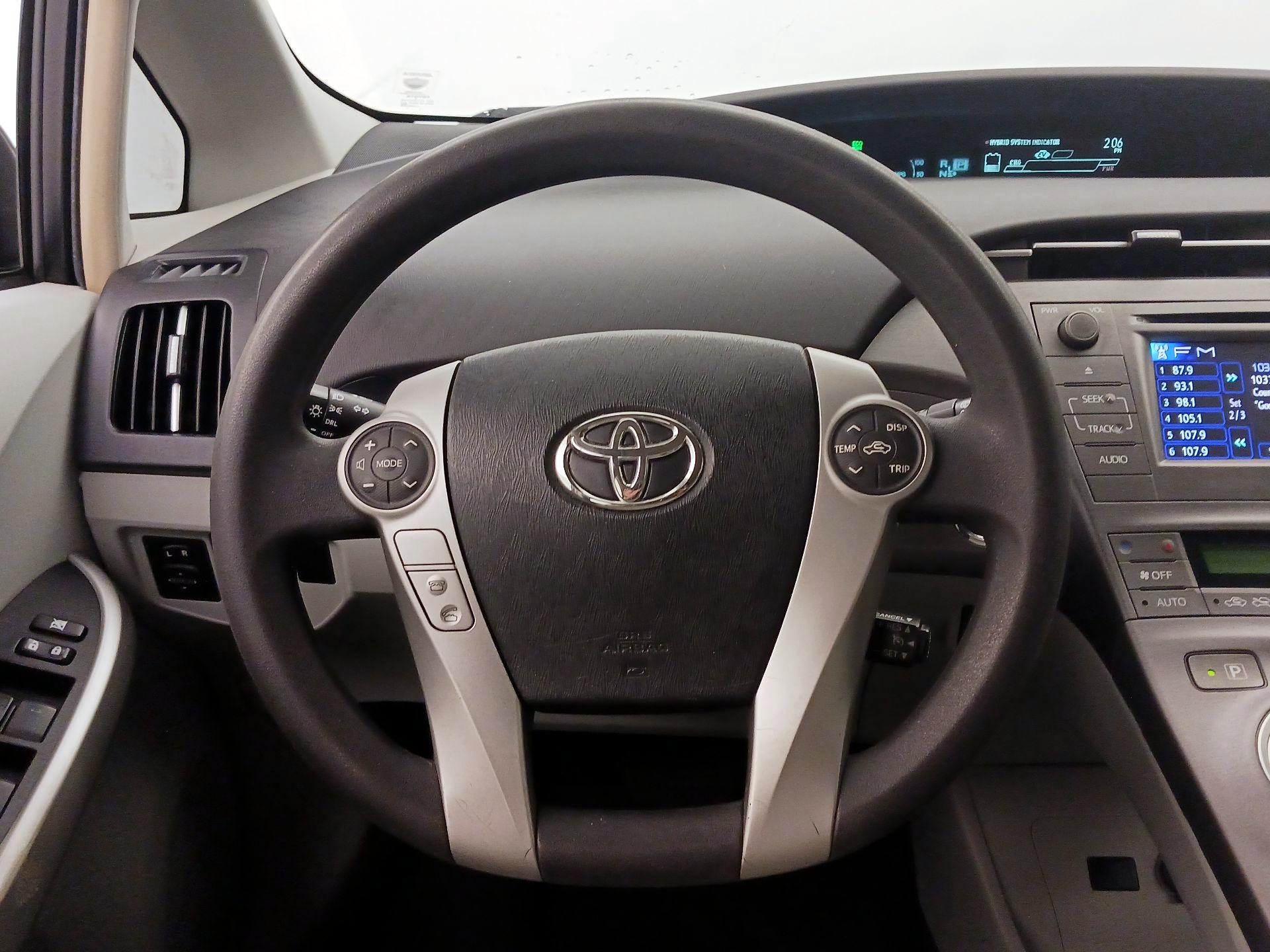 Thumbnail: 2015 Toyota Prius - 10