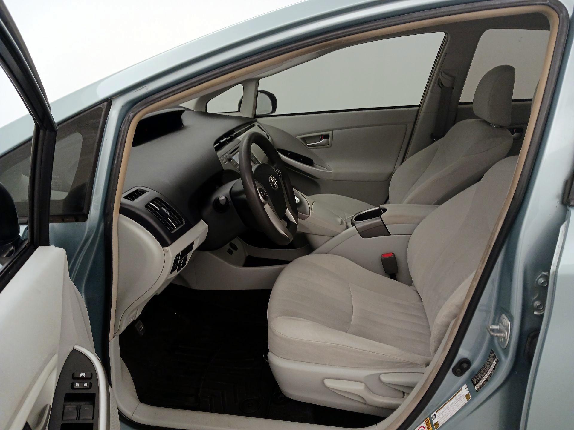 Thumbnail: 2015 Toyota Prius - 11