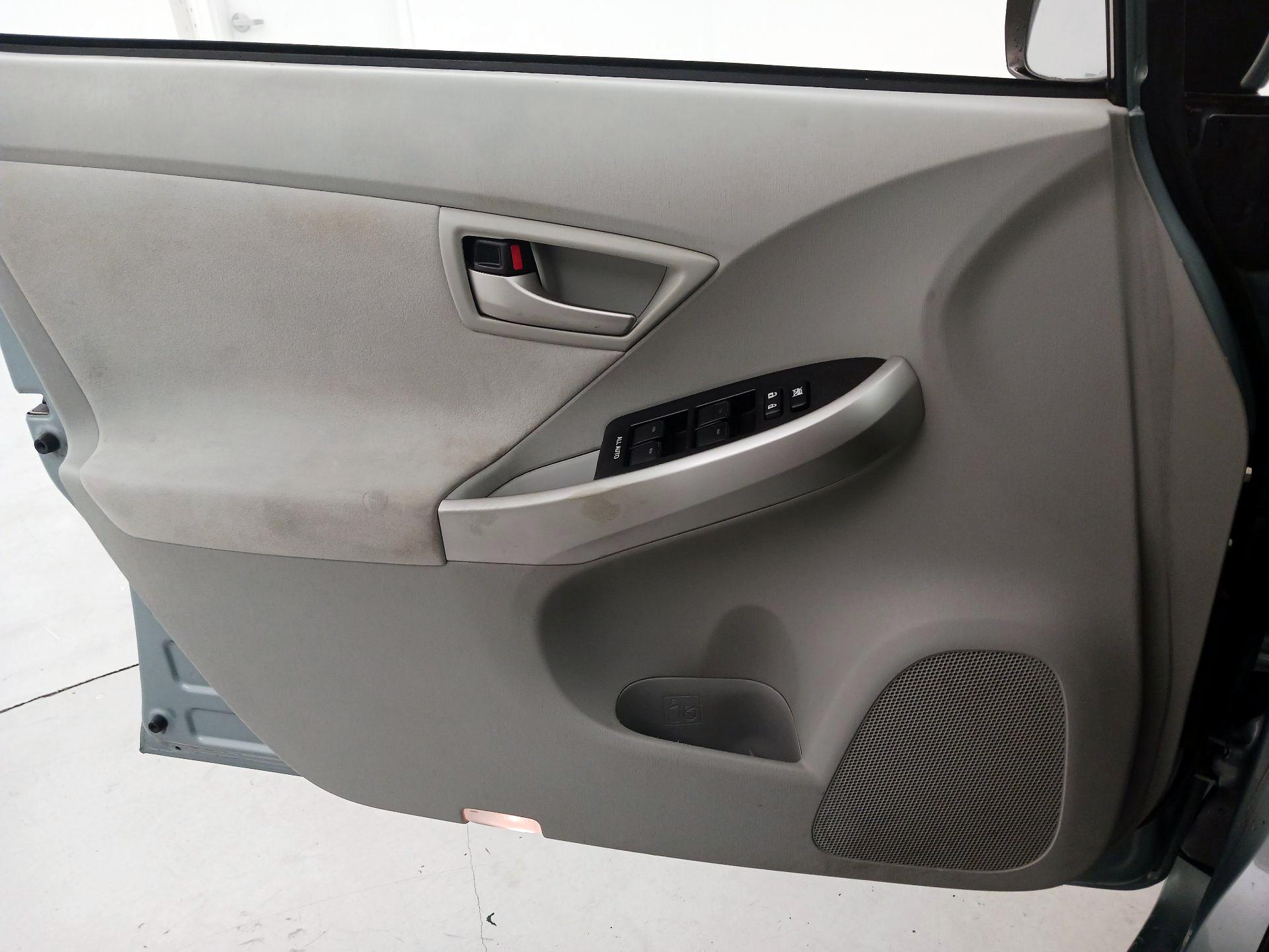 Thumbnail: 2015 Toyota Prius - 12
