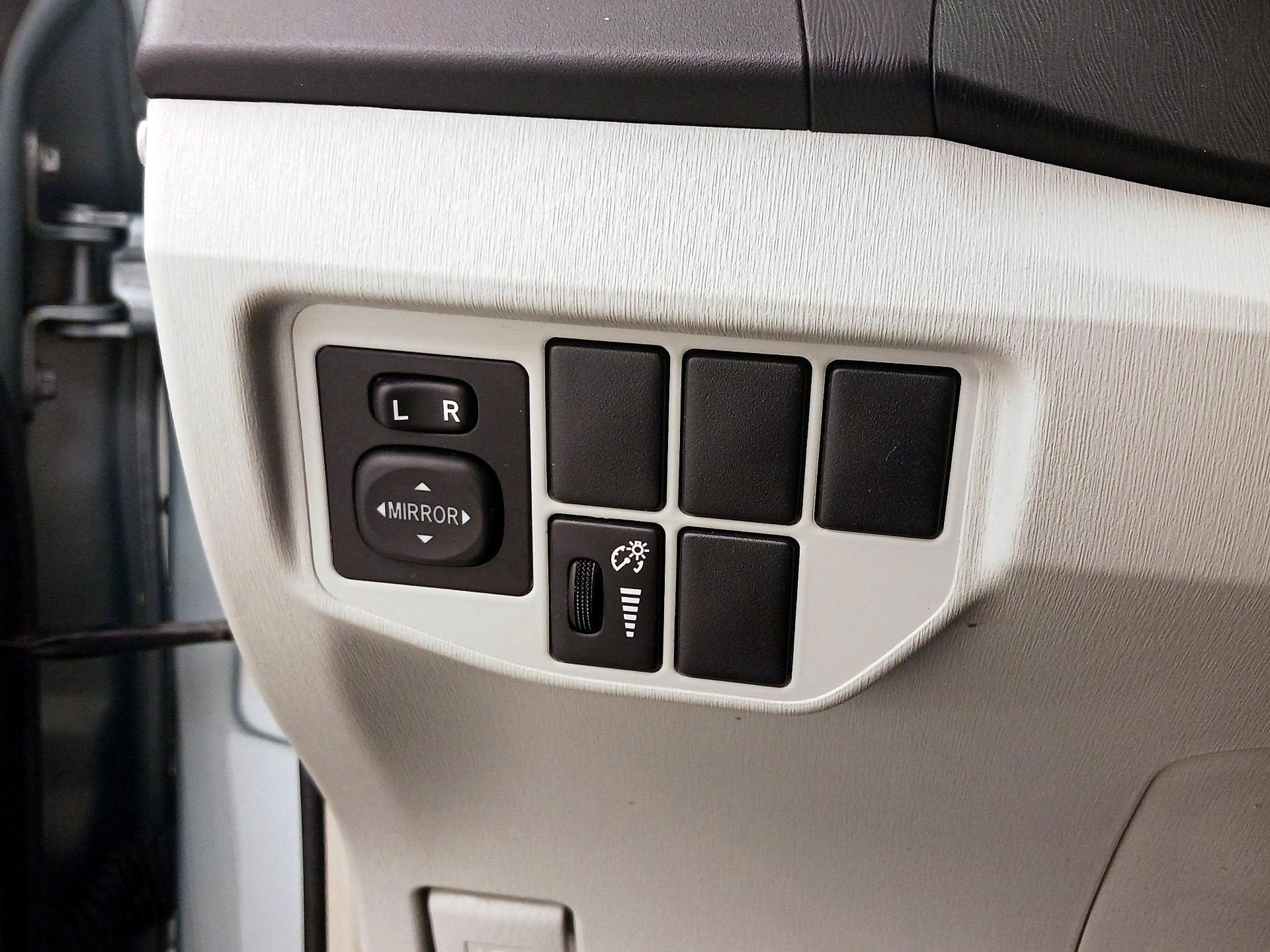 Thumbnail: 2015 Toyota Prius - 13