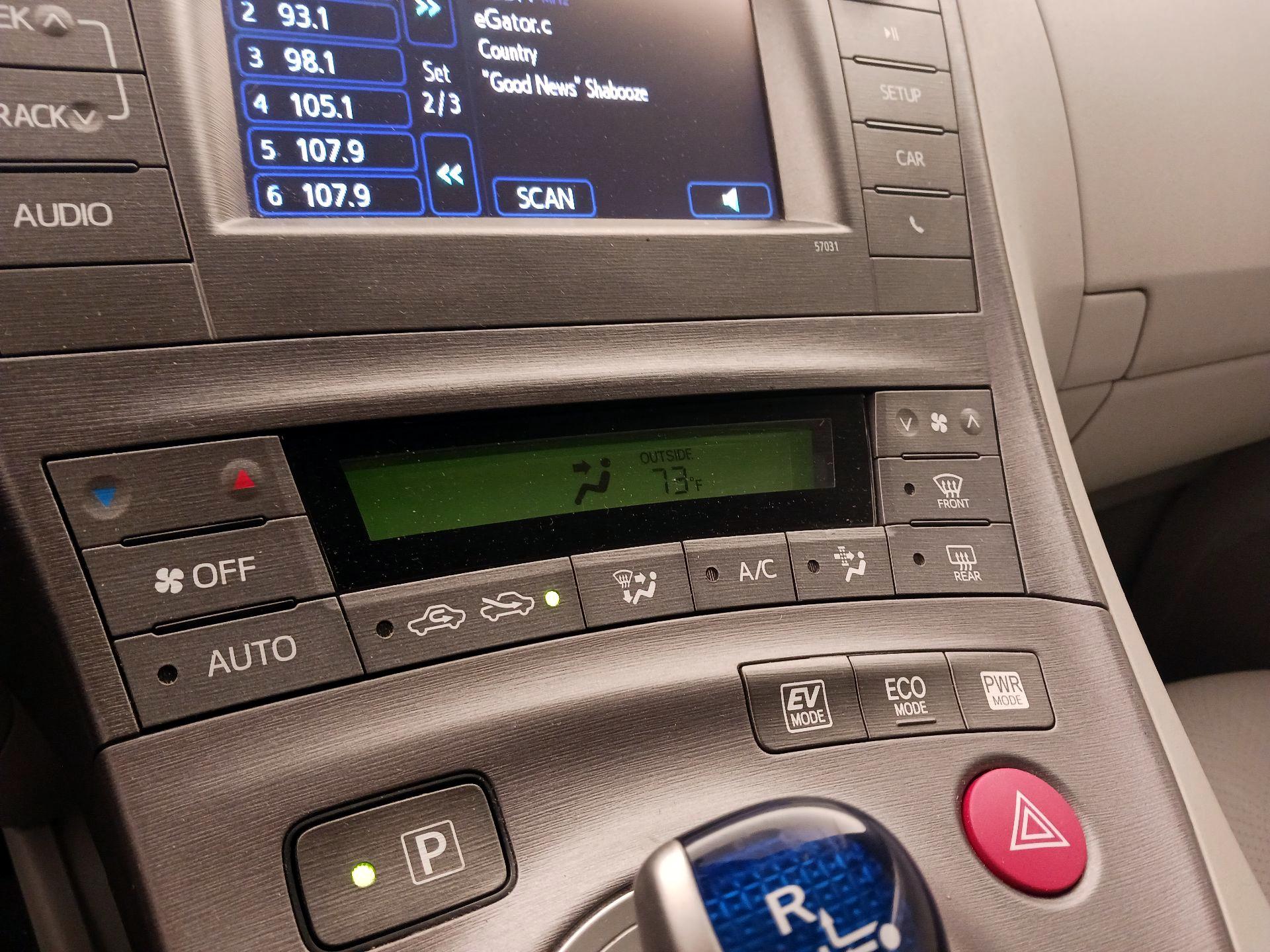 Thumbnail: 2015 Toyota Prius - 16