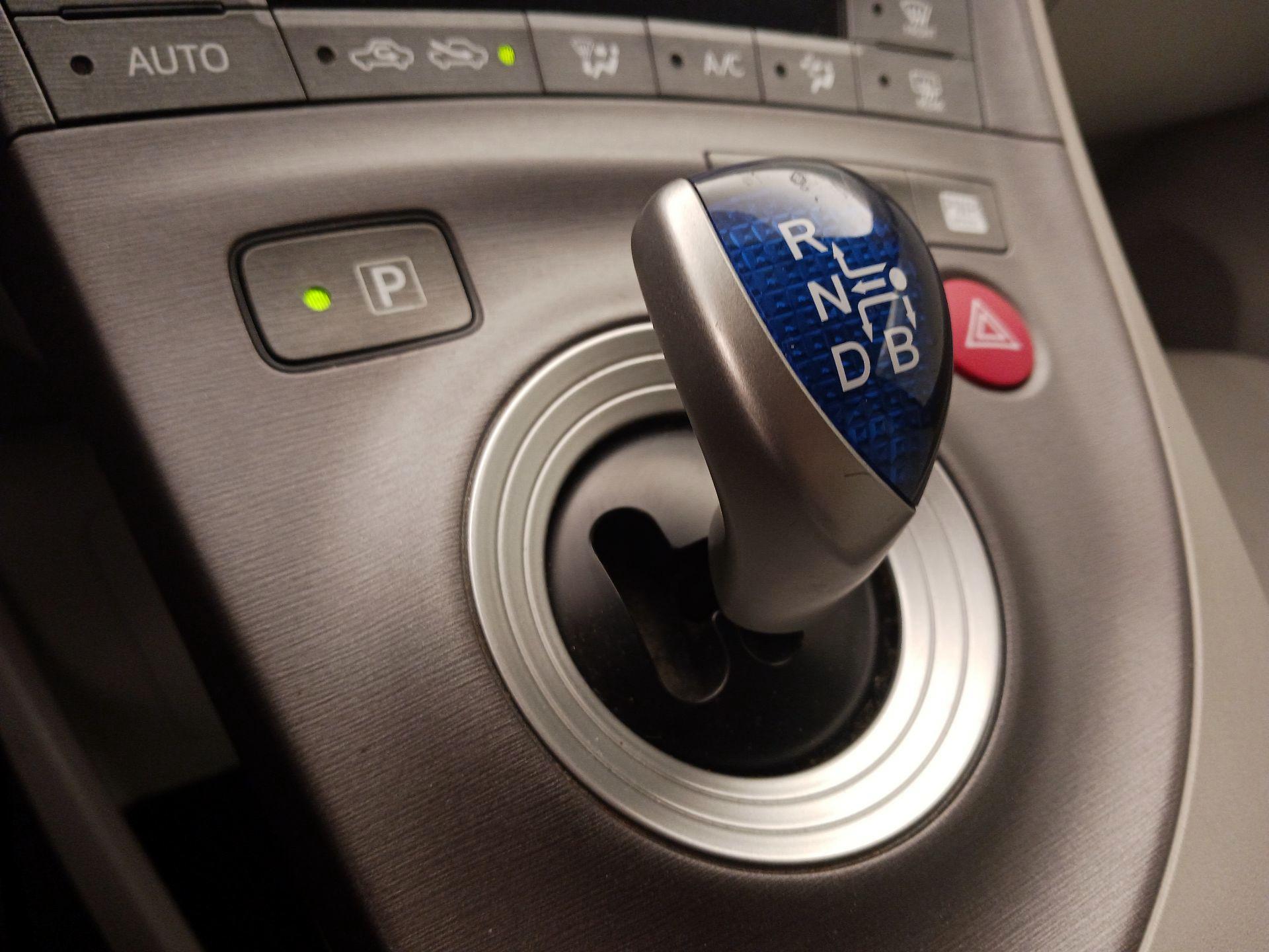 Thumbnail: 2015 Toyota Prius - 17