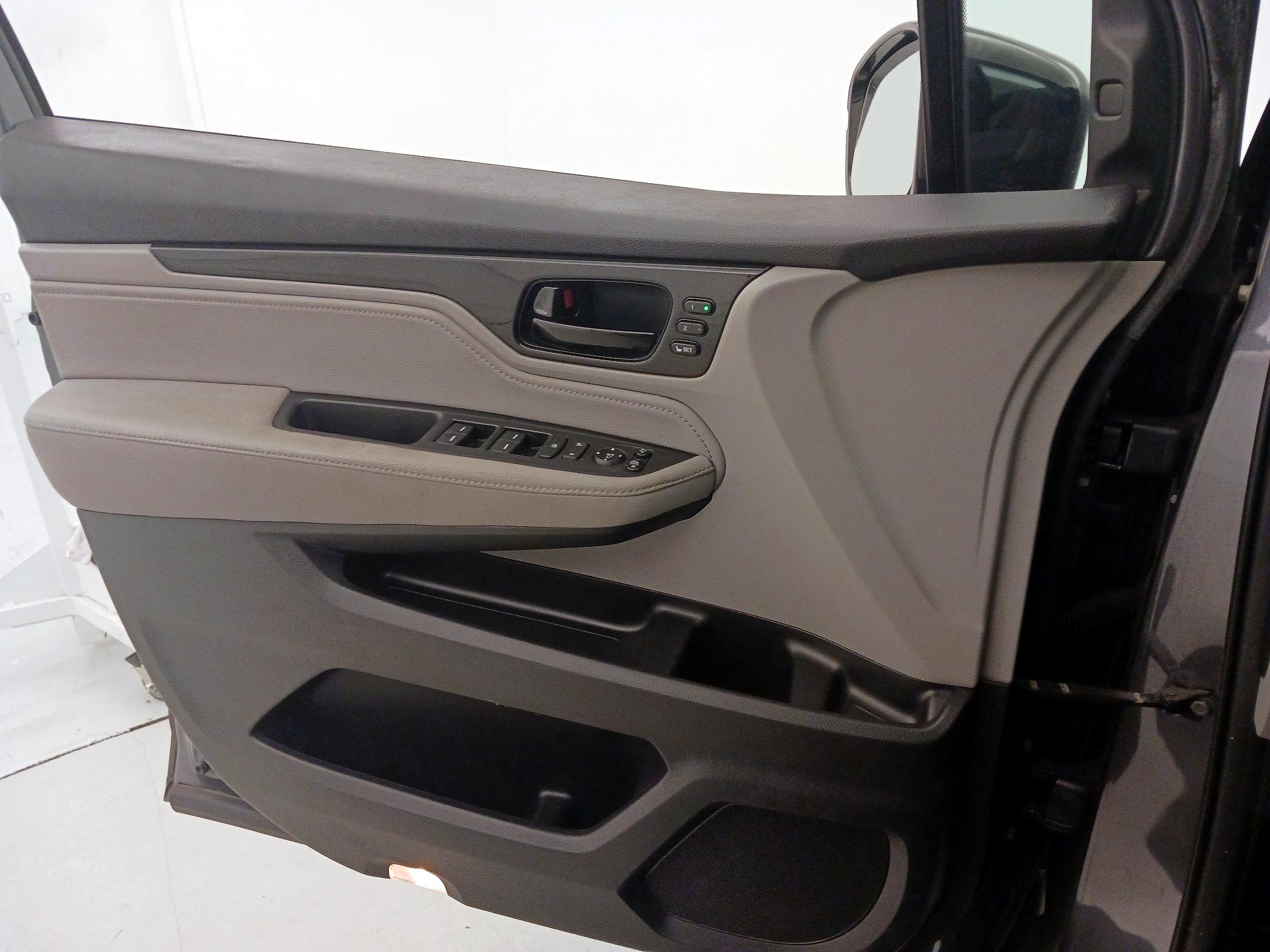 Thumbnail: 2018 Honda Odyssey - 12
