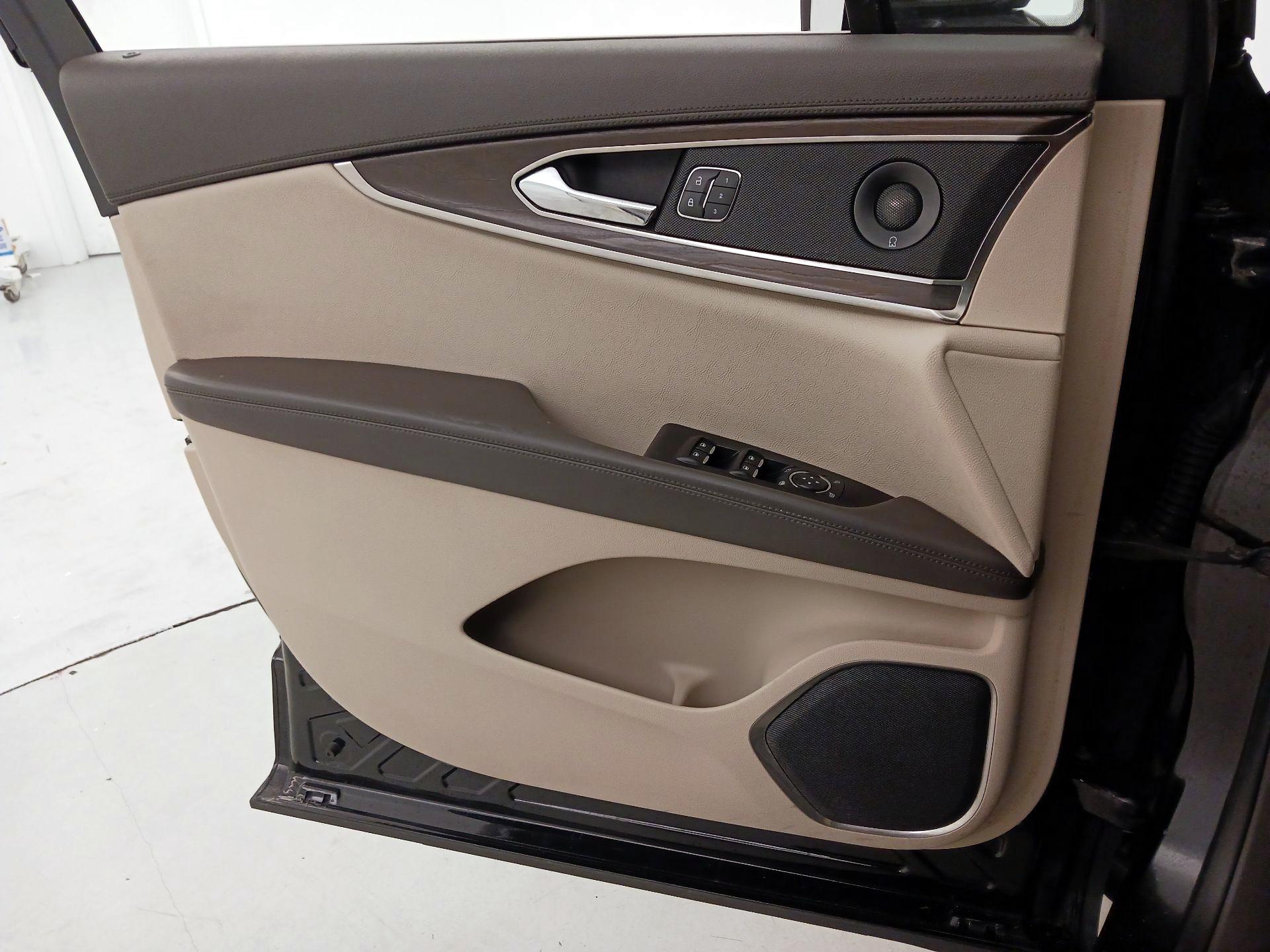 Thumbnail: 2020 Lincoln Nautilus - 12