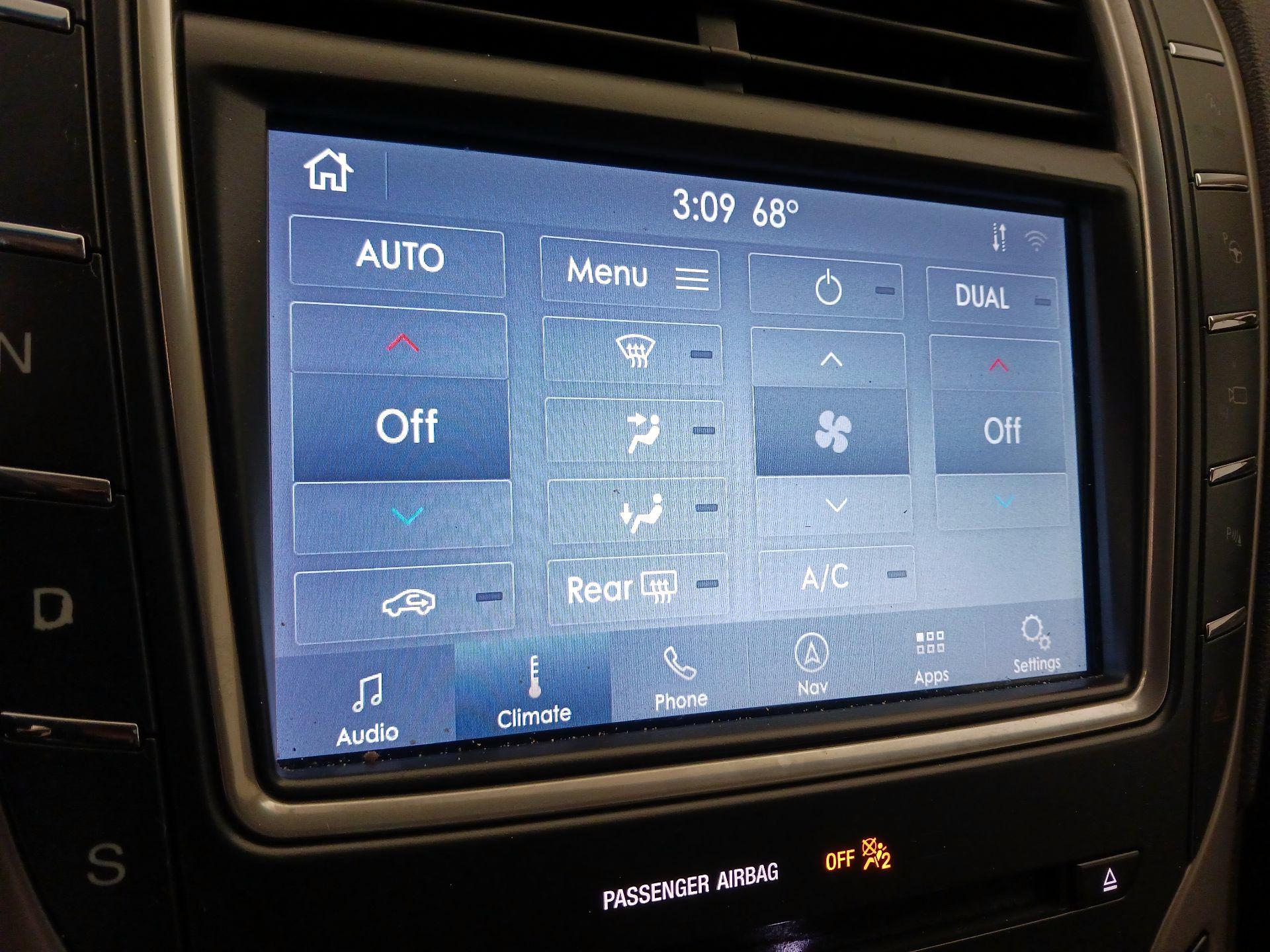 Thumbnail: 2020 Lincoln Nautilus - 17