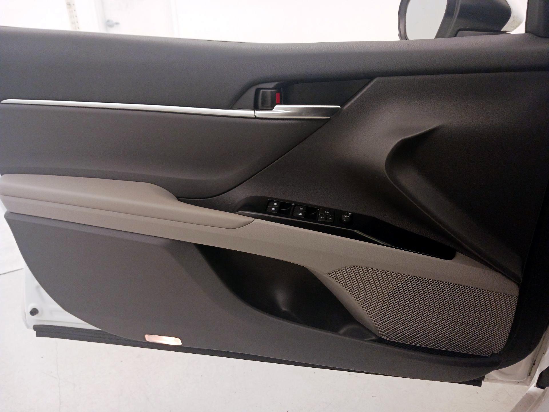 Thumbnail: 2019 Toyota Camry - 12