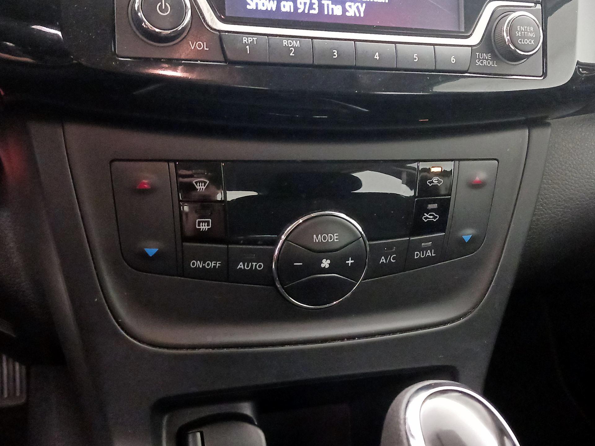 Thumbnail: 2018 Nissan Sentra - 16