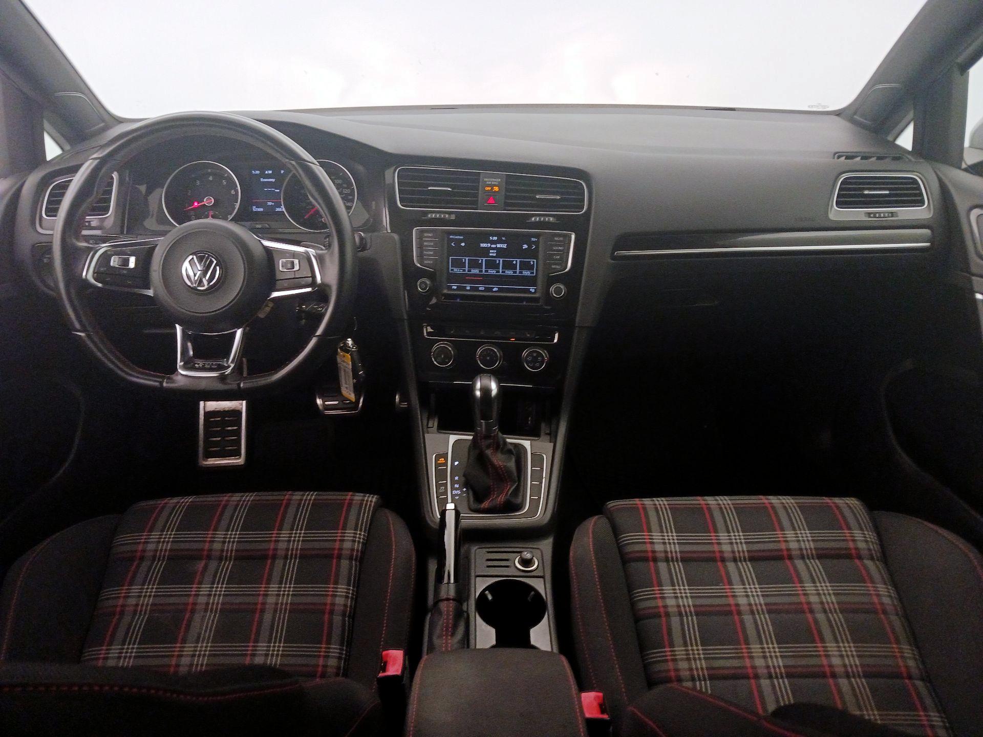 Thumbnail: 2017 Volkswagen Golf - 9