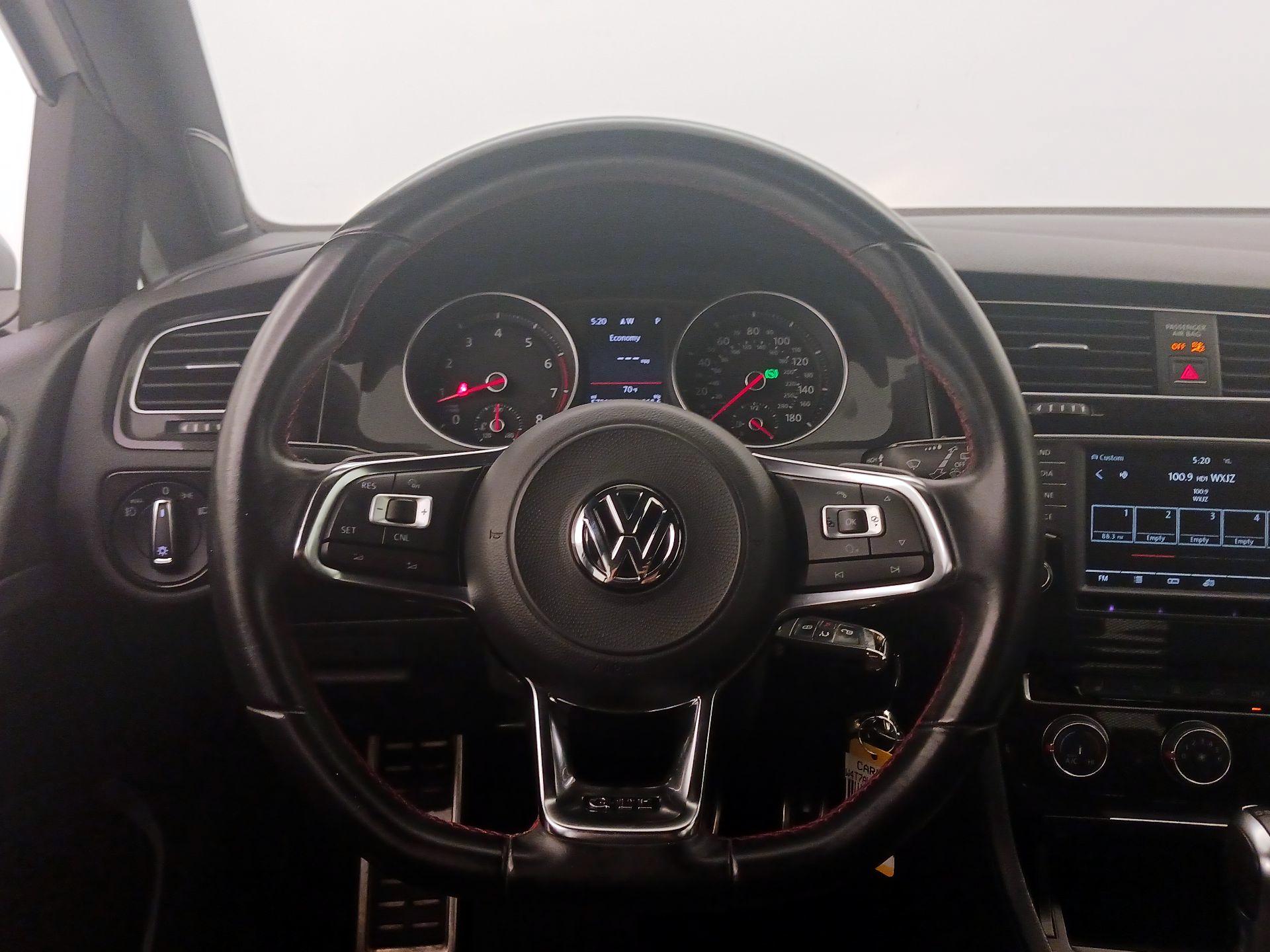 Thumbnail: 2017 Volkswagen Golf - 10