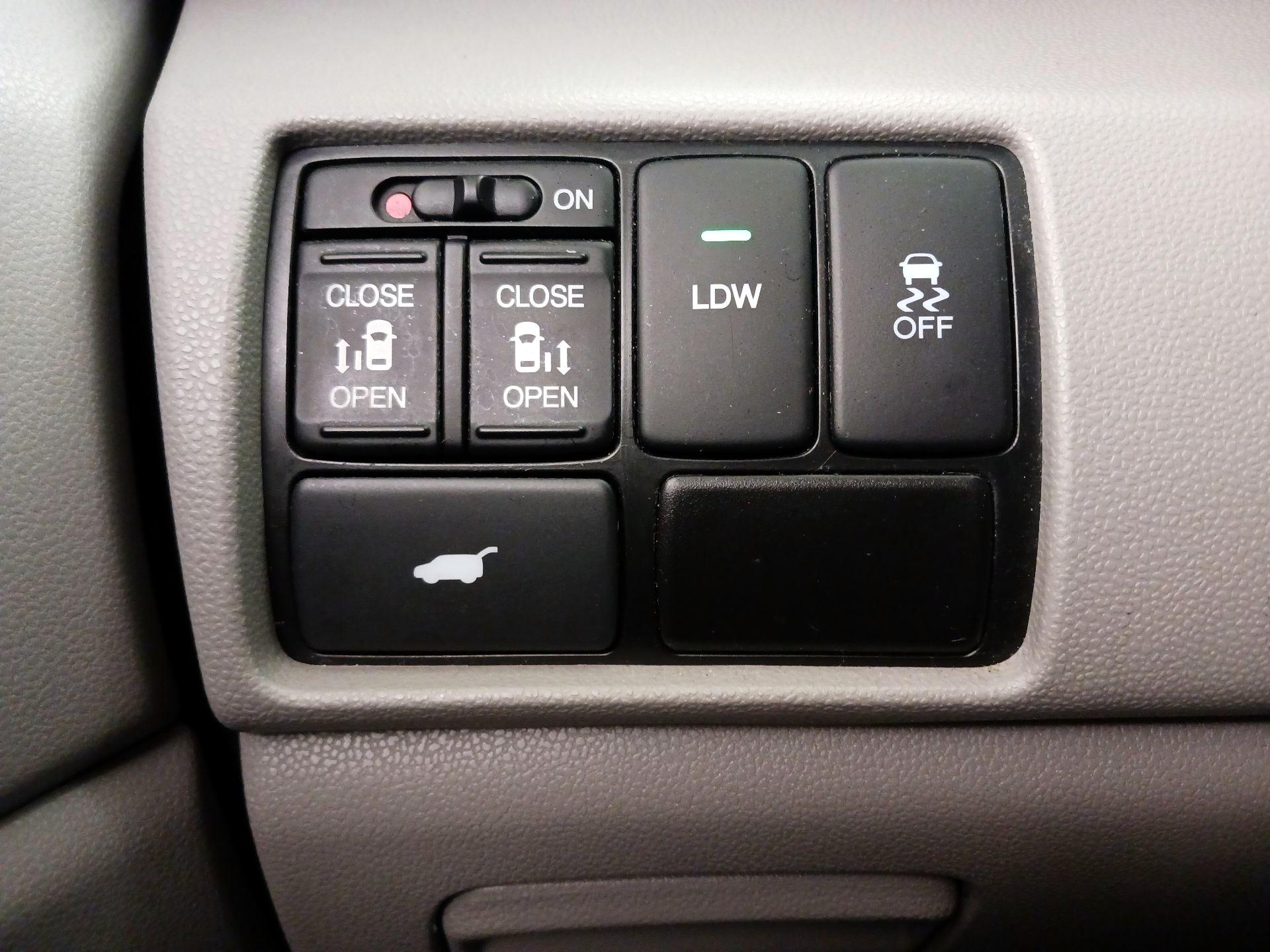 Thumbnail: 2015 Honda Odyssey - 13