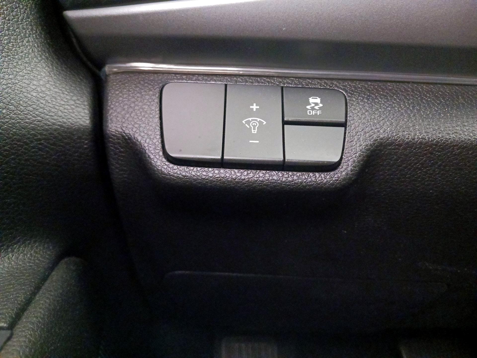 Thumbnail: 2020 Kia Rio - 13