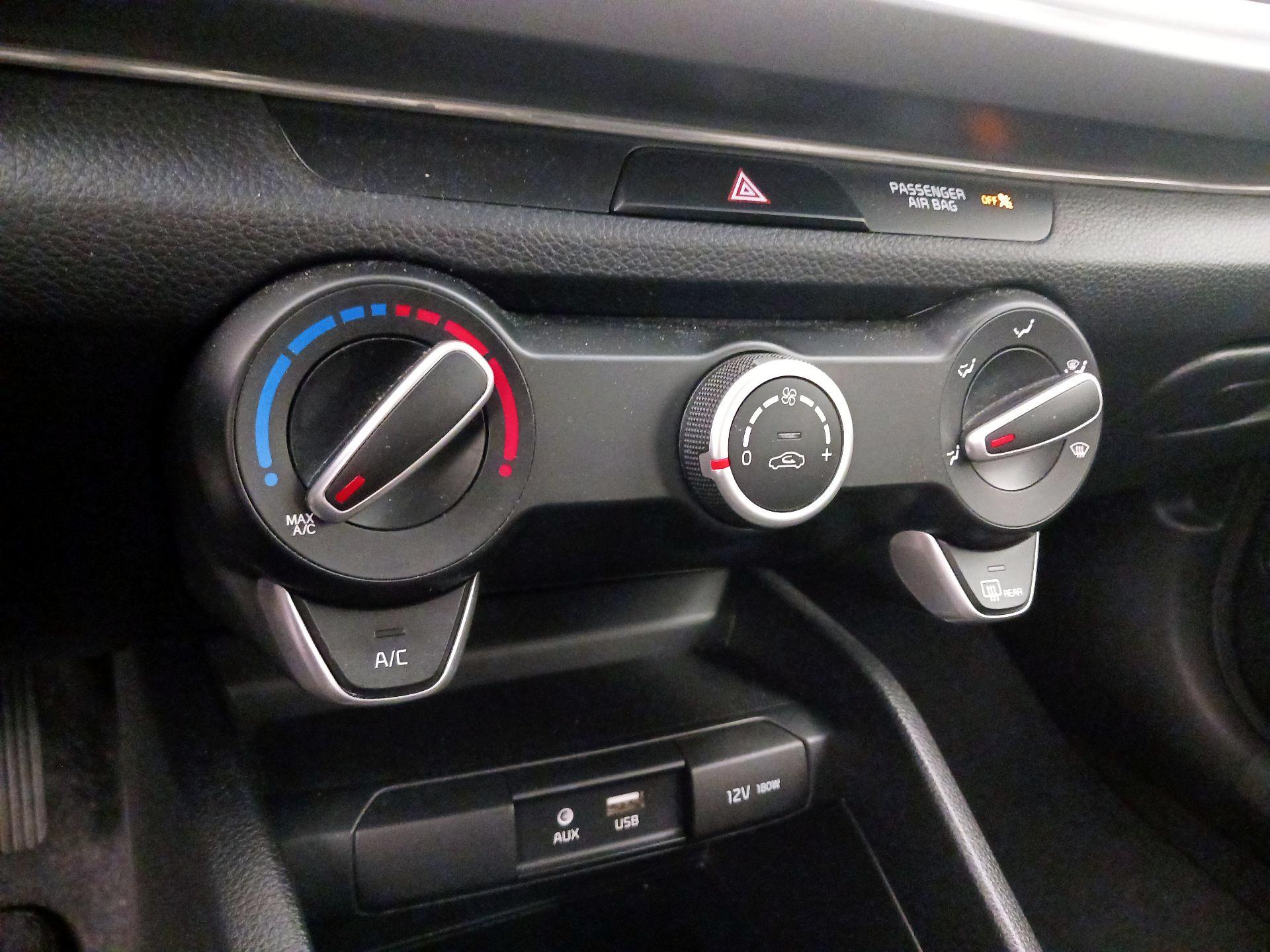 Thumbnail: 2020 Kia Rio - 16