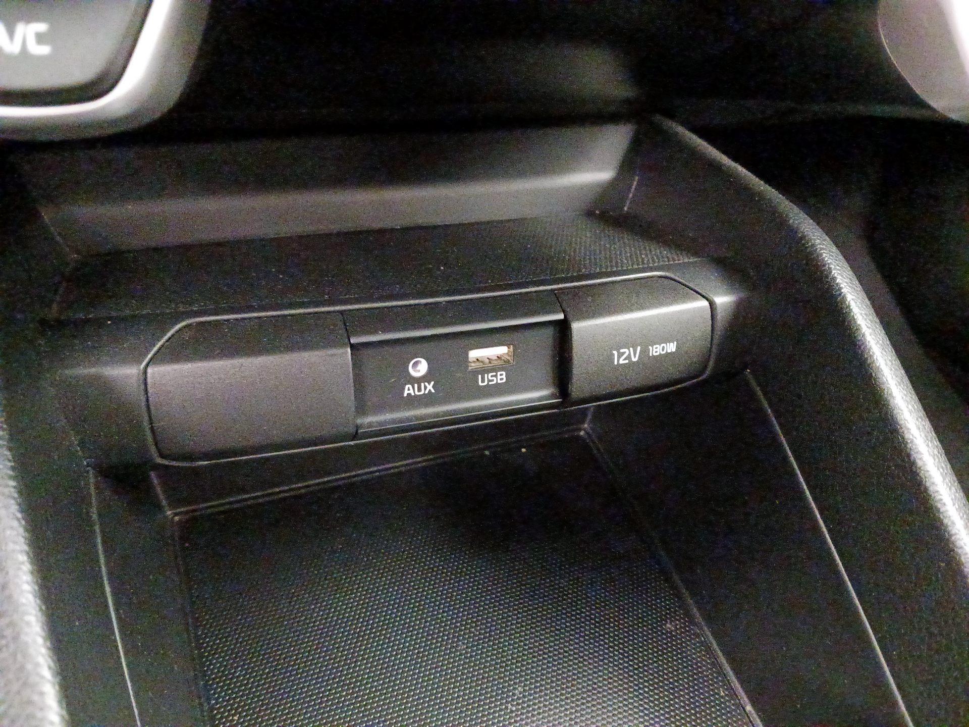 Thumbnail: 2020 Kia Rio - 18