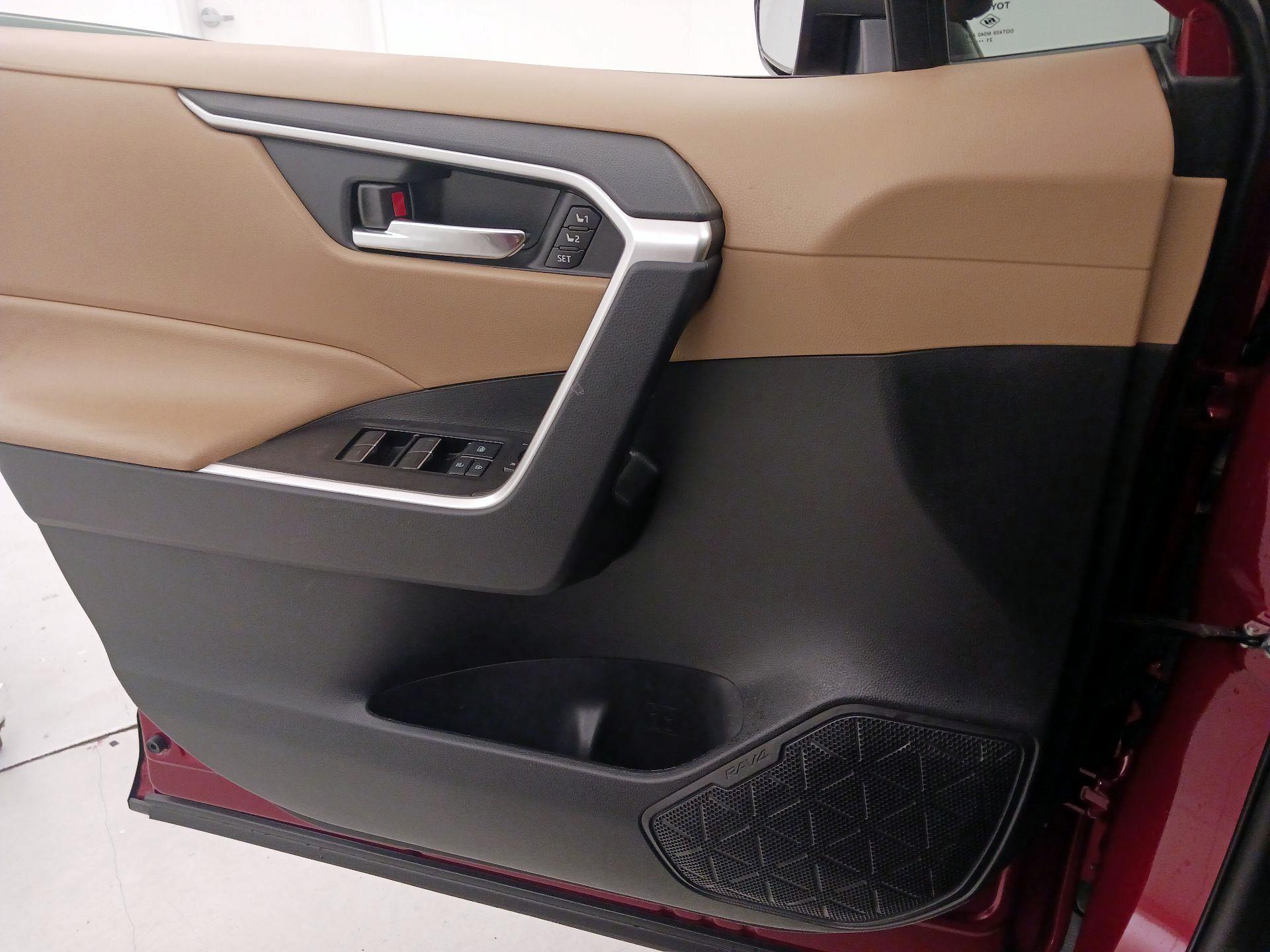 Thumbnail: 2022 Toyota RAV4 - 12