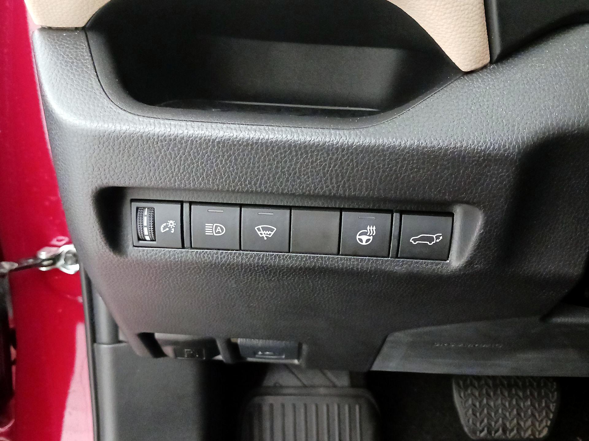 Thumbnail: 2022 Toyota RAV4 - 13