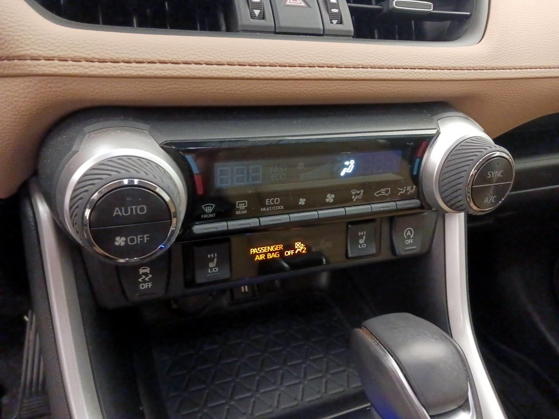 Thumbnail: 2022 Toyota RAV4 - 16
