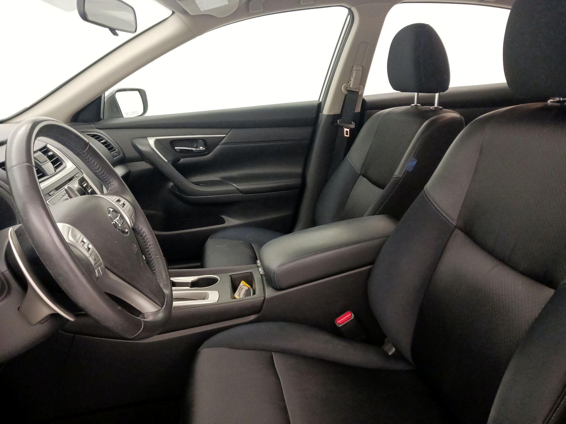 Thumbnail: 2017 Nissan Altima - 11
