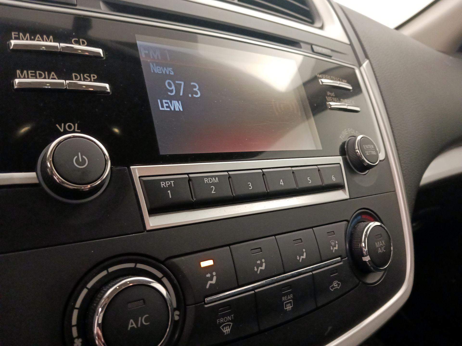 Thumbnail: 2017 Nissan Altima - 16
