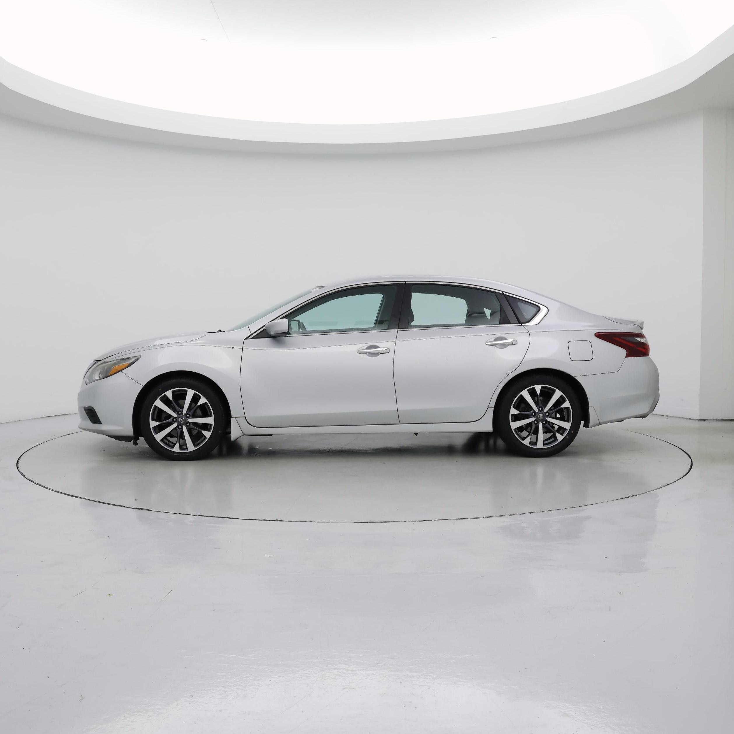 Thumbnail: 2017 Nissan Altima - 3