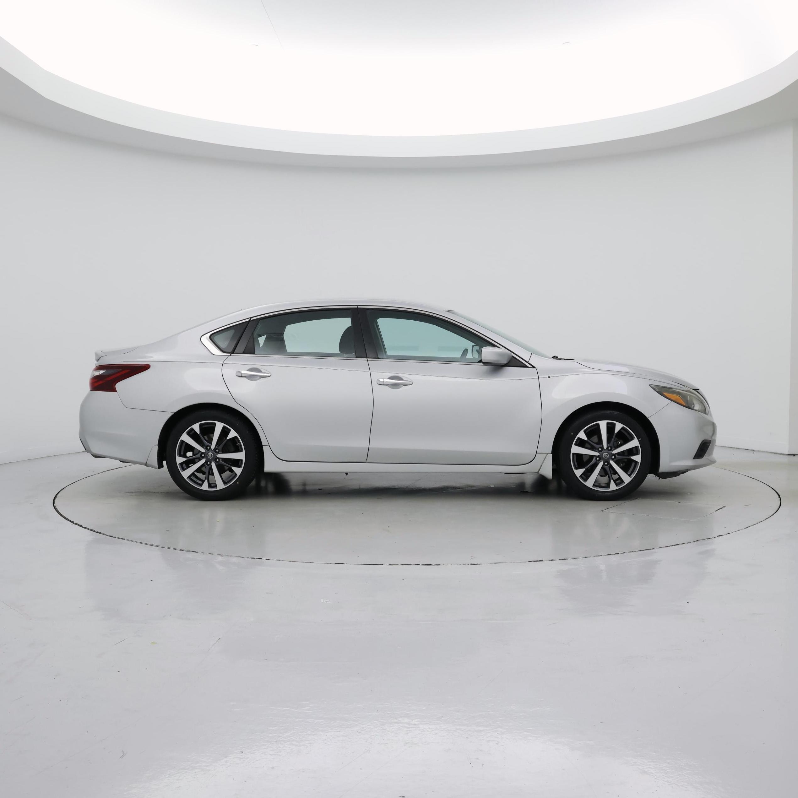 Thumbnail: 2017 Nissan Altima - 7