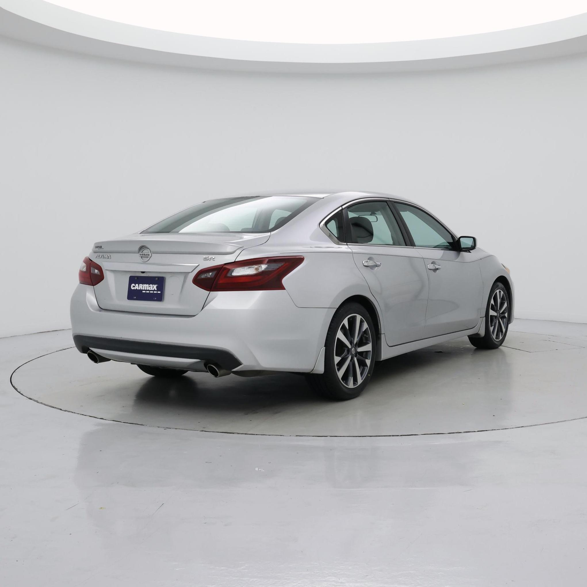 Thumbnail: 2017 Nissan Altima - 8