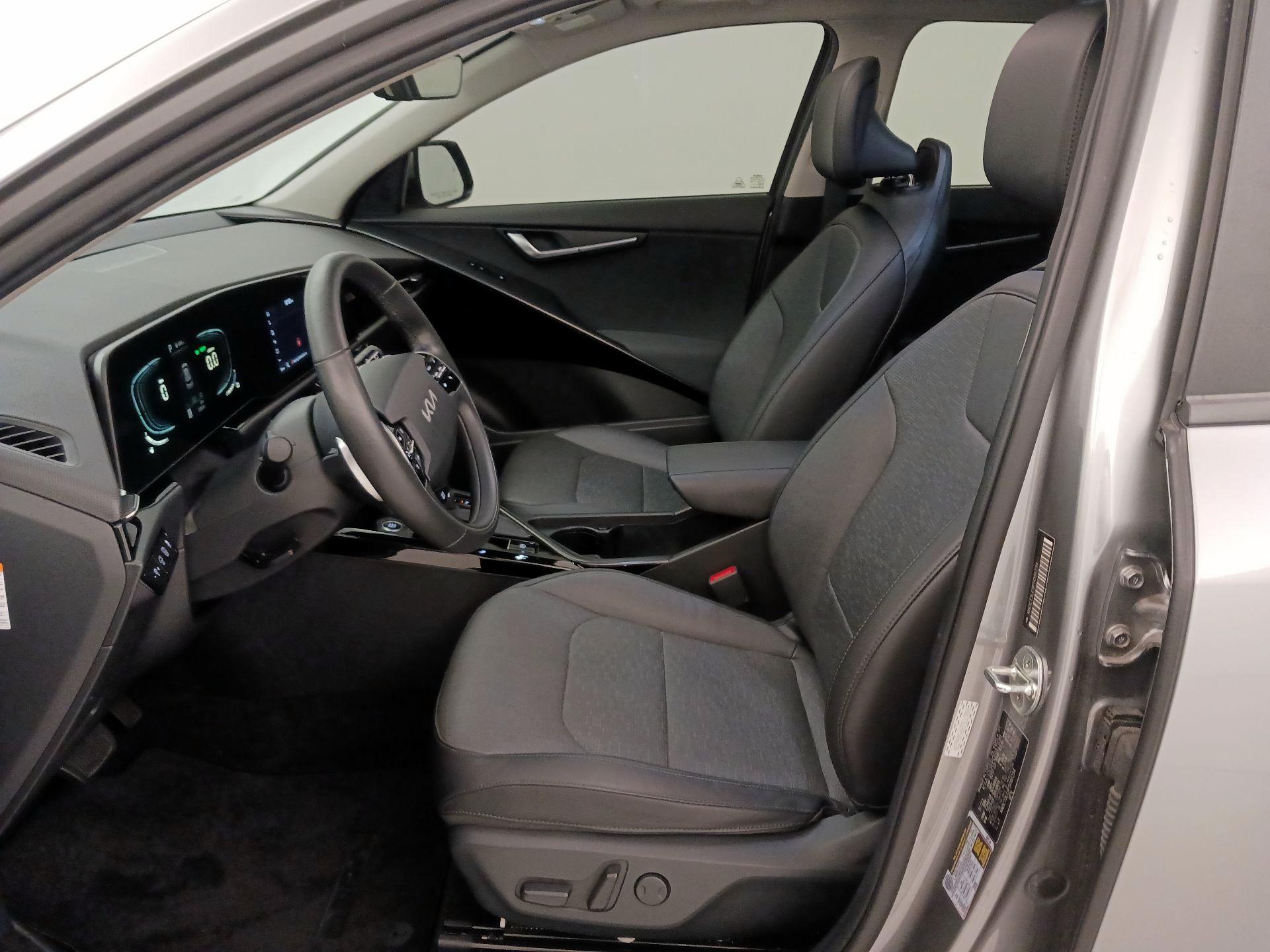 Thumbnail: 2023 Kia Niro - 11