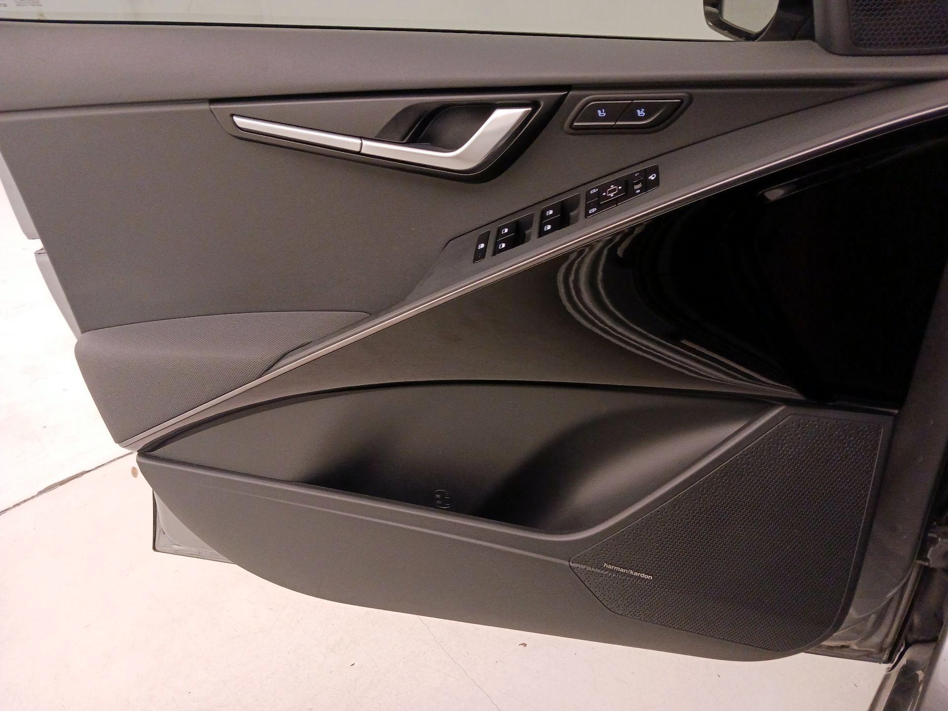 Thumbnail: 2023 Kia Niro - 12