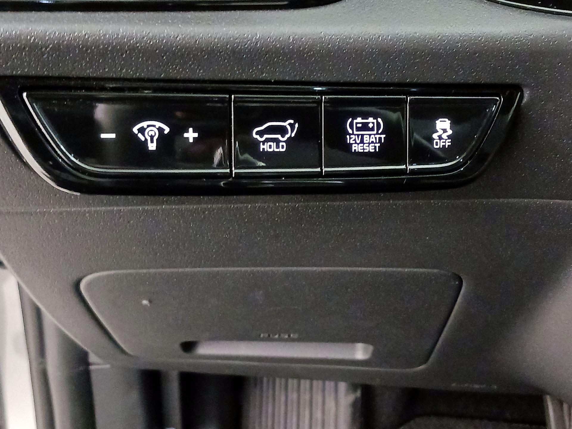 Thumbnail: 2023 Kia Niro - 13