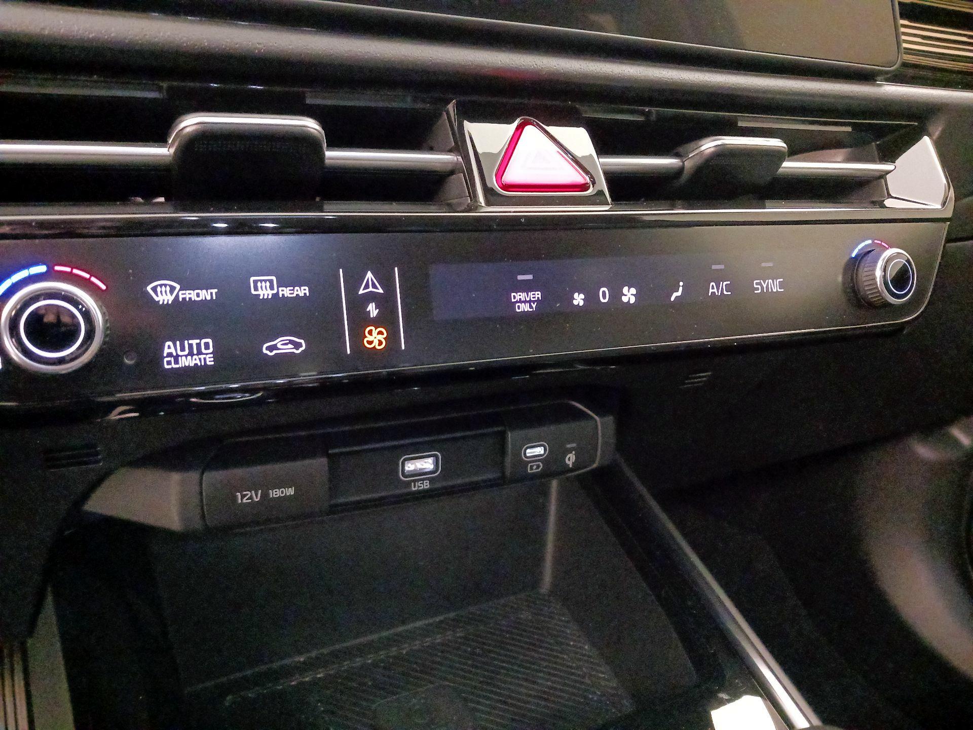 Thumbnail: 2023 Kia Niro - 17