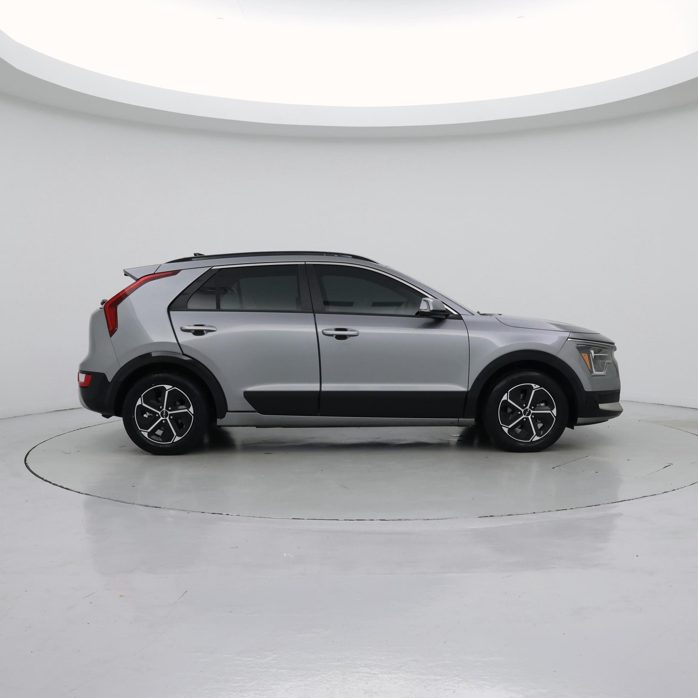 Thumbnail: 2023 Kia Niro - 7