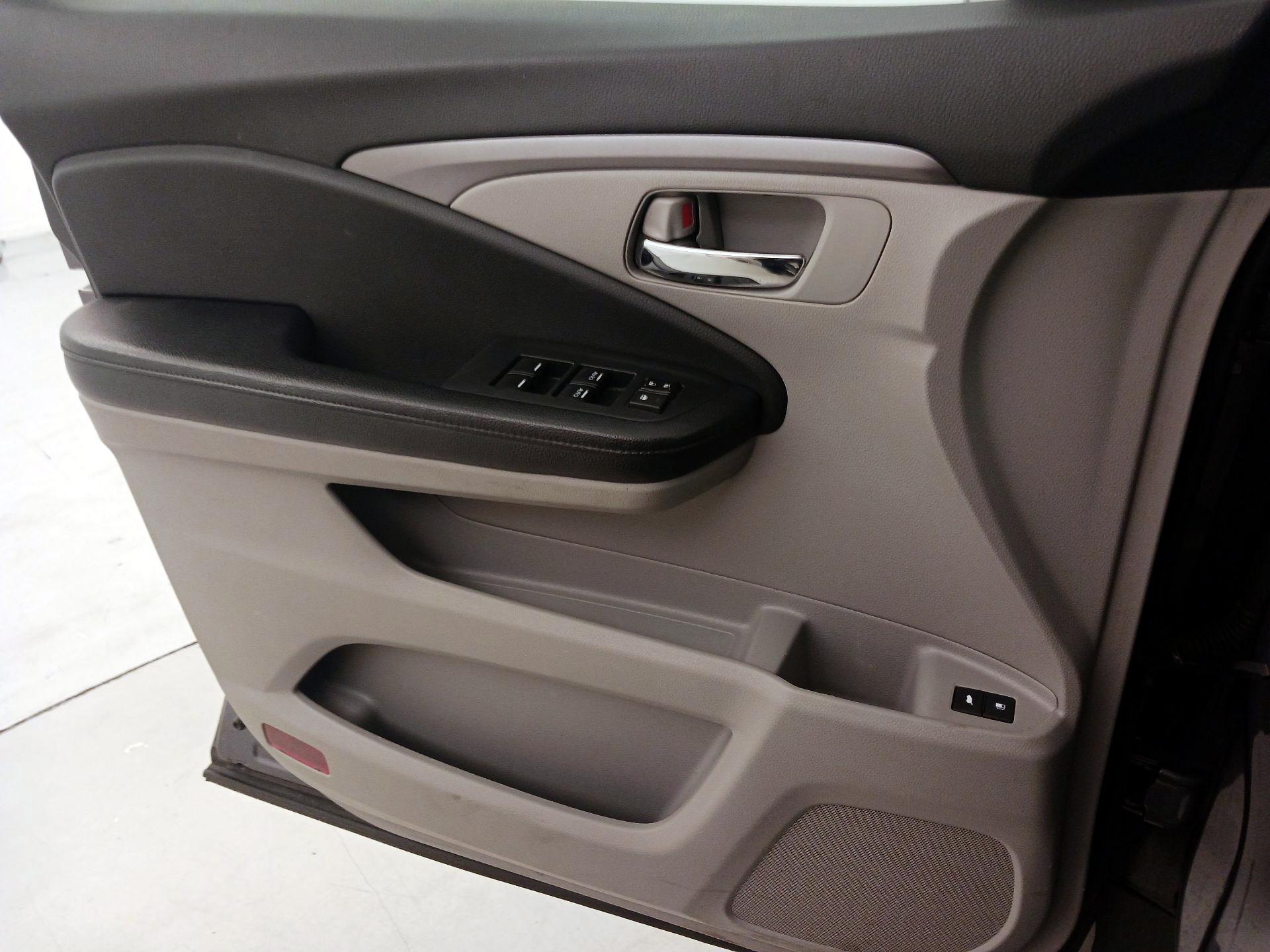 Thumbnail: 2016 Honda Pilot - 12