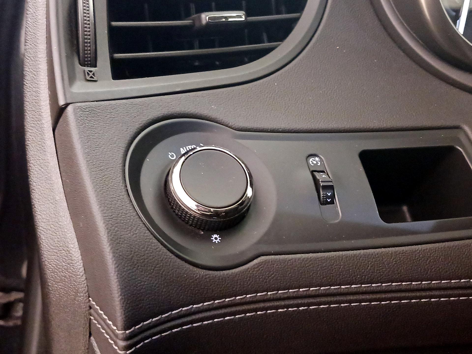 Thumbnail: 2014 Buick LaCrosse - 13