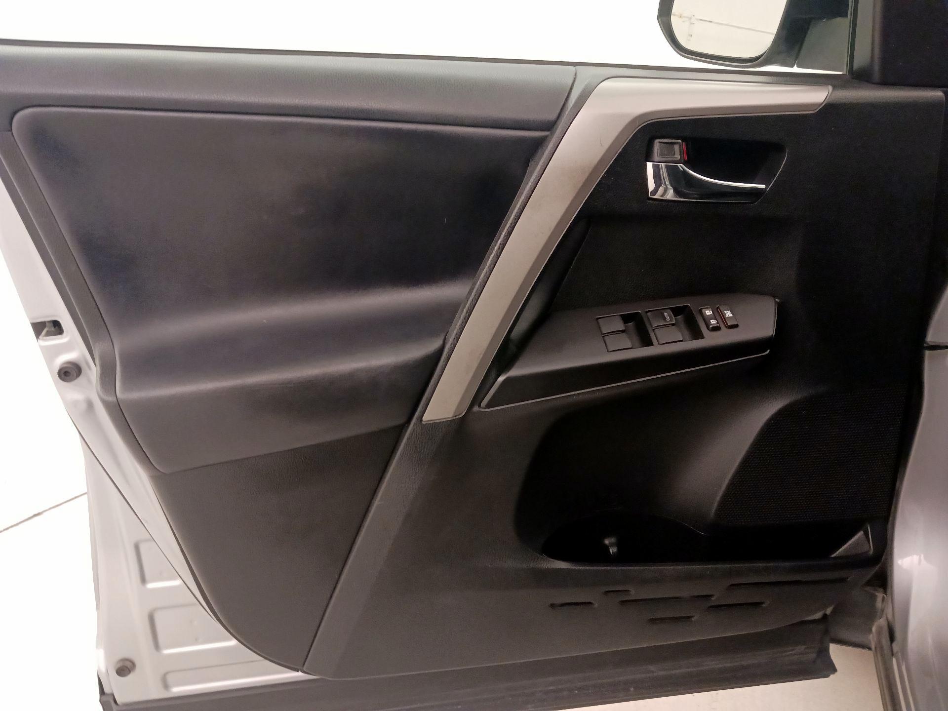 Thumbnail: 2018 Toyota RAV4 - 12