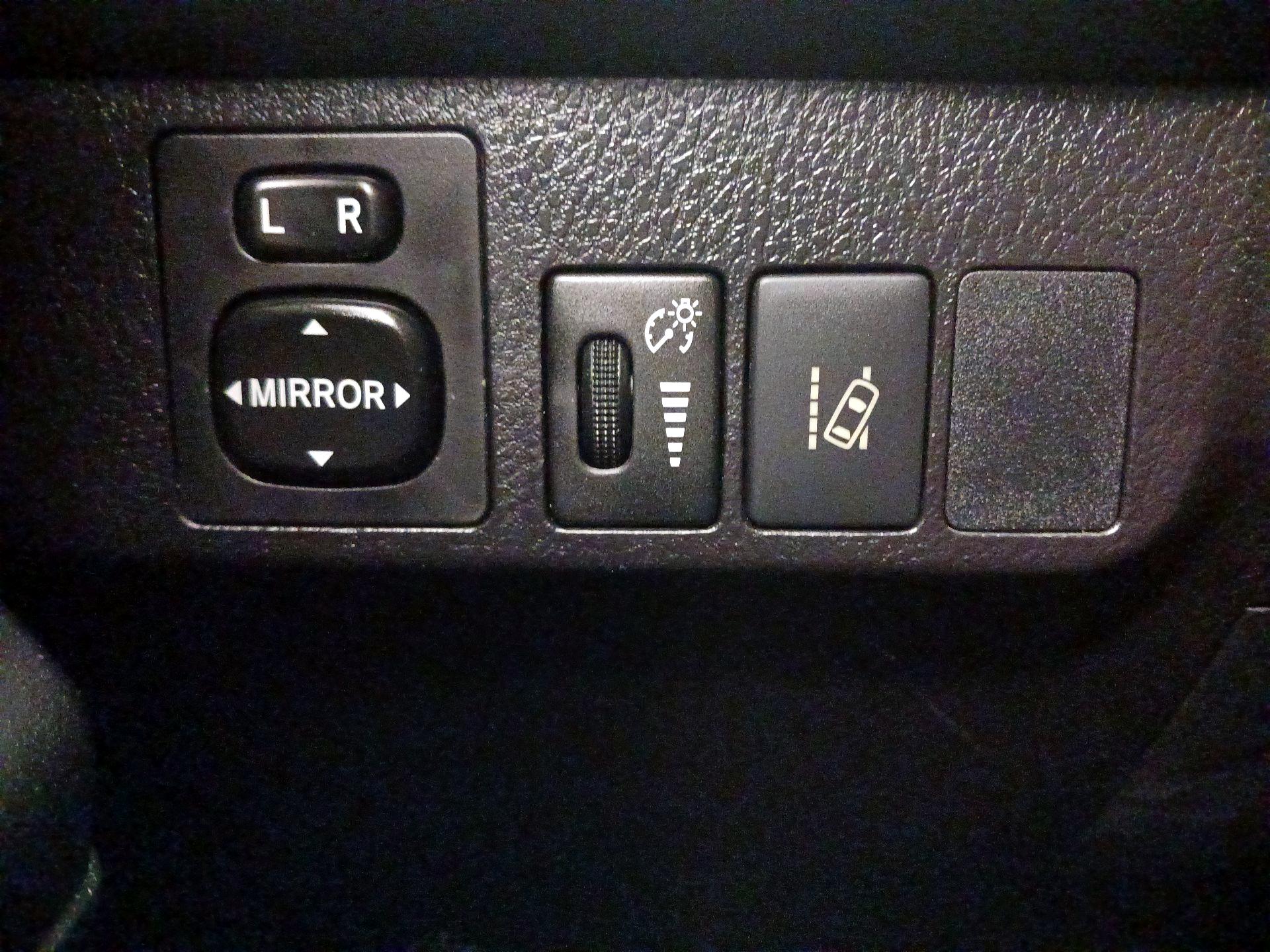 Thumbnail: 2018 Toyota RAV4 - 13