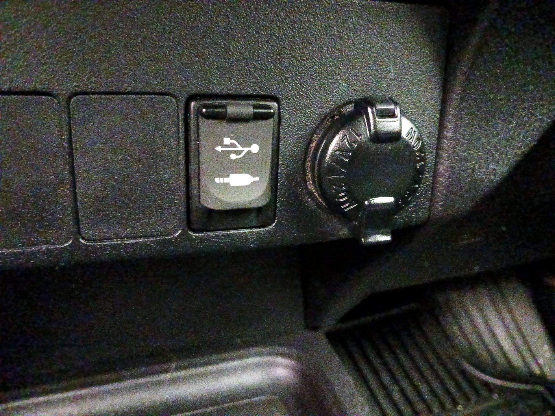 Thumbnail: 2018 Toyota RAV4 - 18