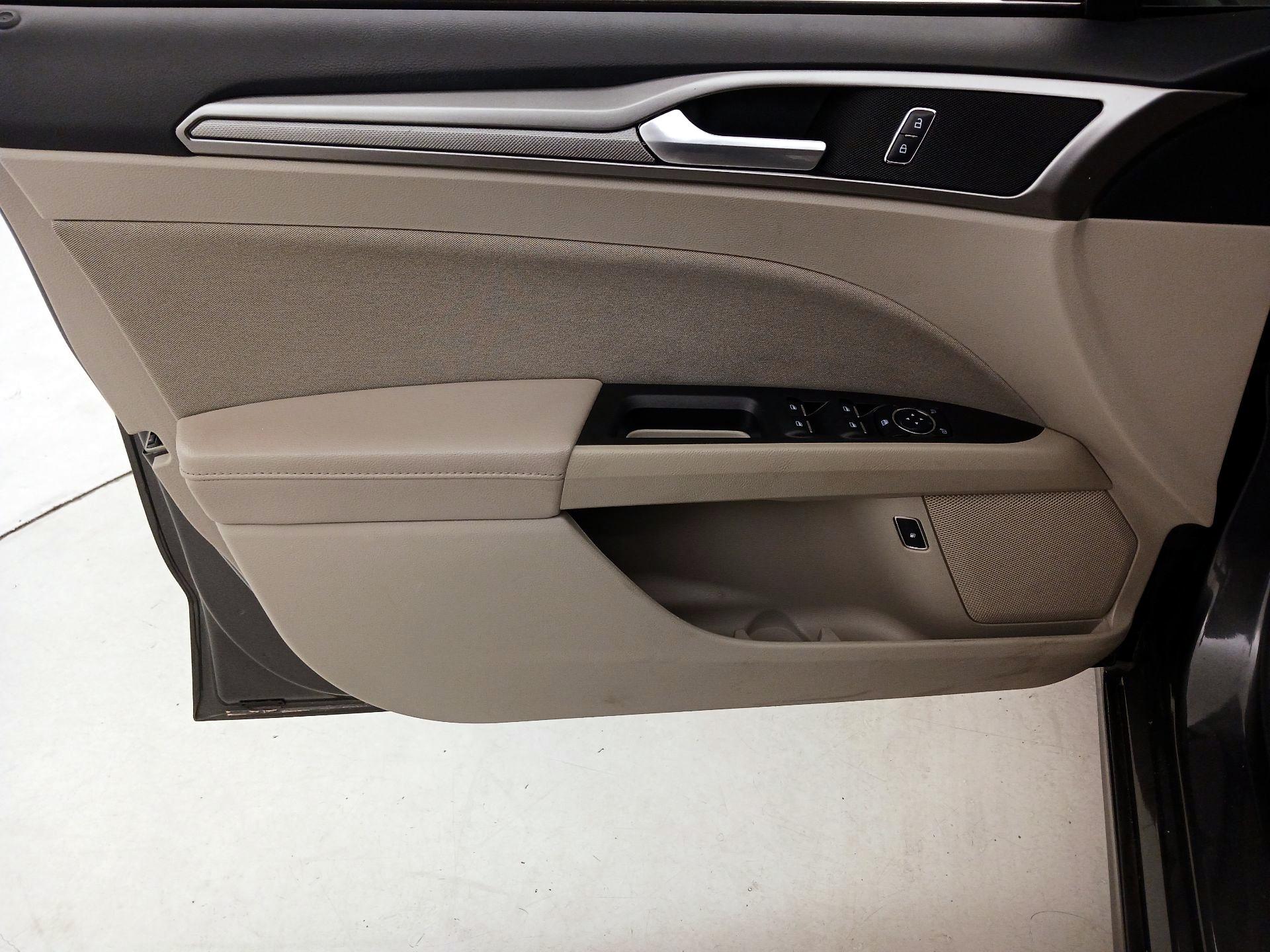 Thumbnail: 2018 Ford Fusion - 12