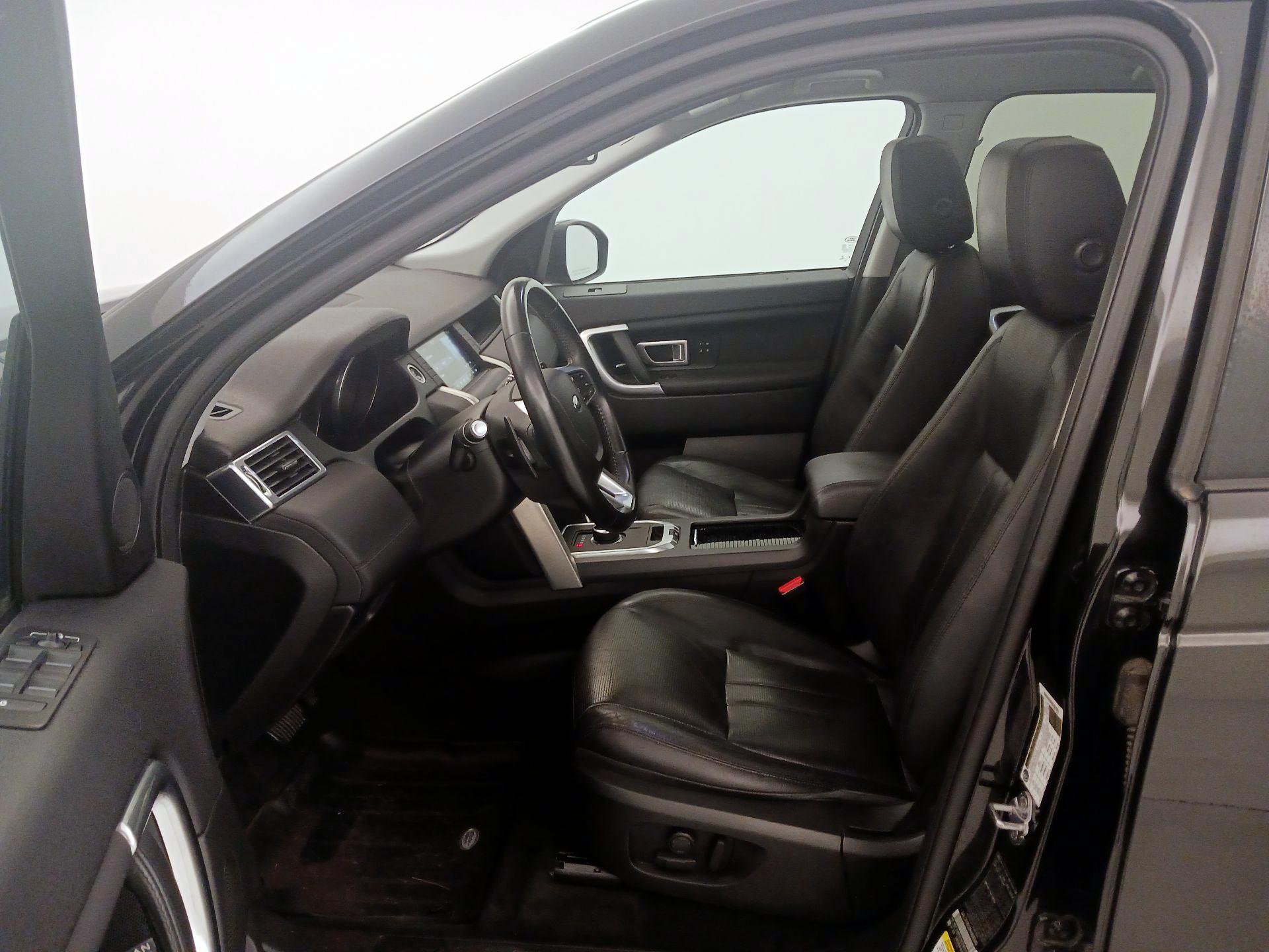 Thumbnail: 2017 Land Rover Discovery Sport - 11