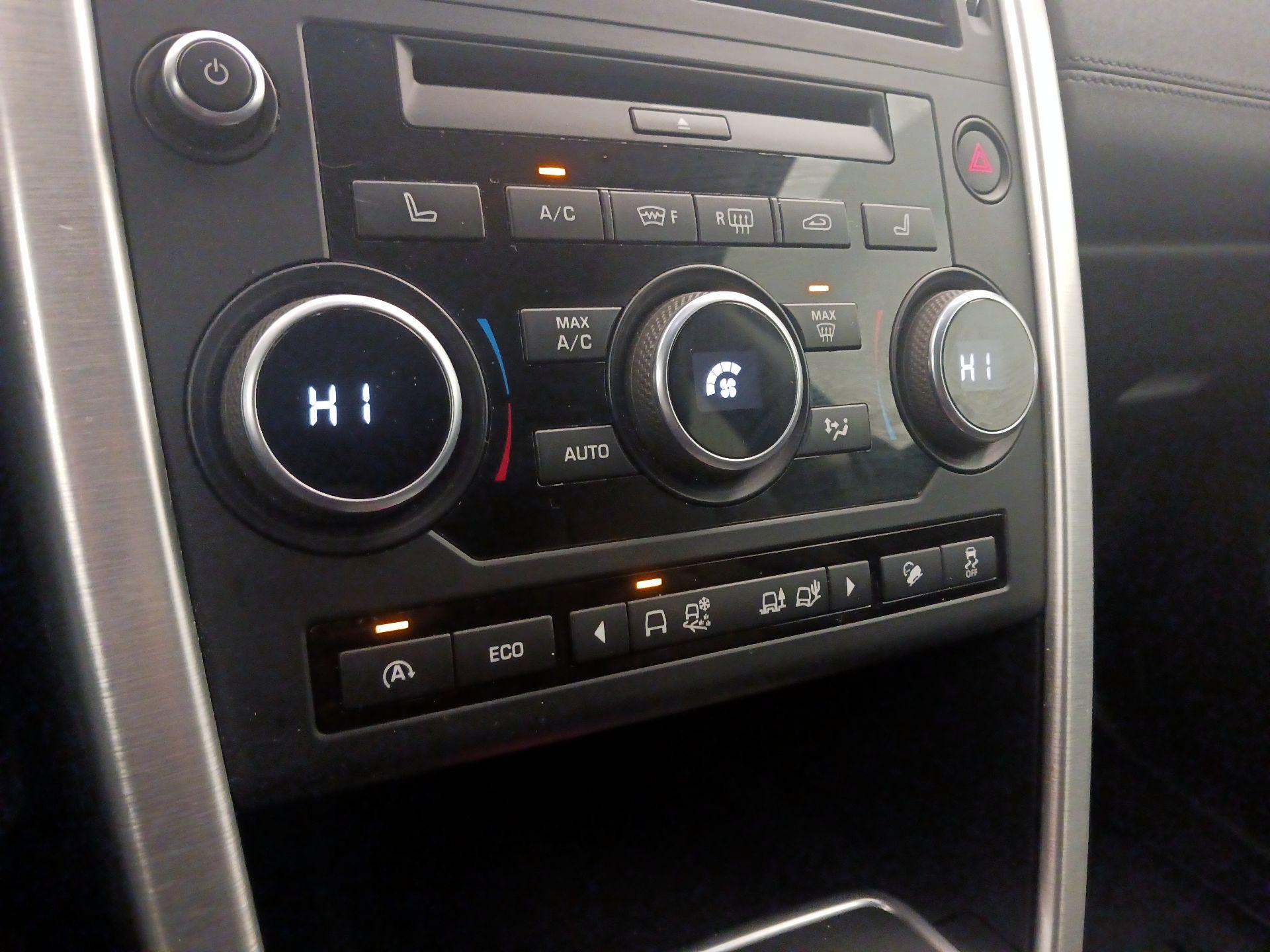 Thumbnail: 2017 Land Rover Discovery Sport - 16