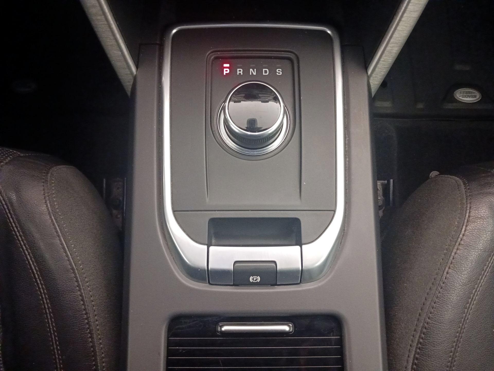 Thumbnail: 2017 Land Rover Discovery Sport - 17