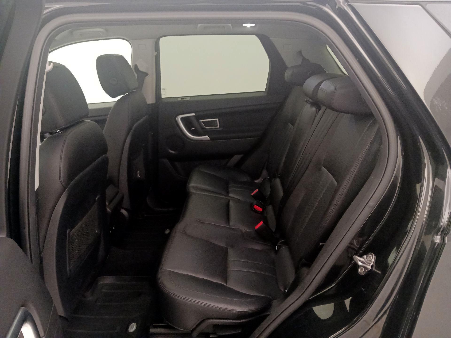 Thumbnail: 2017 Land Rover Discovery Sport - 19