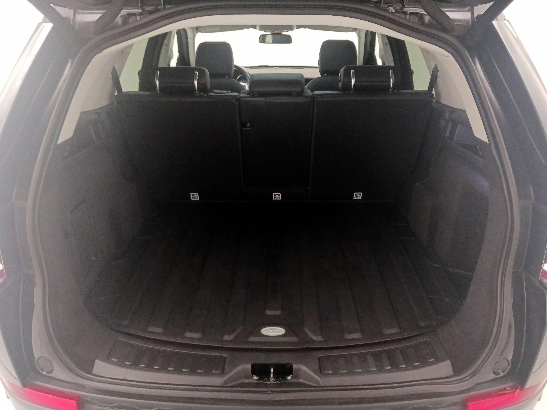 Thumbnail: 2017 Land Rover Discovery Sport - 20