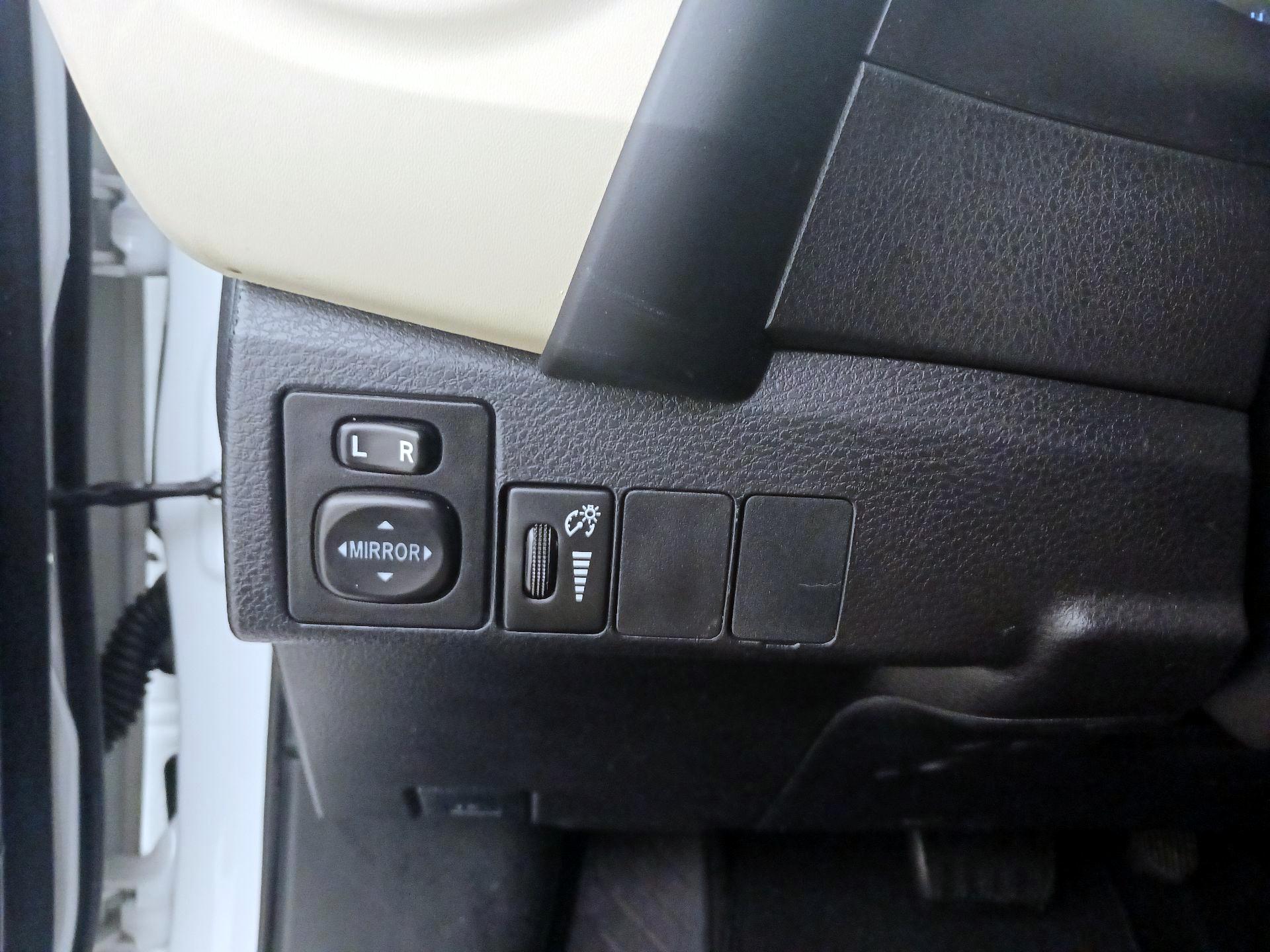 Thumbnail: 2017 Toyota Corolla - 13