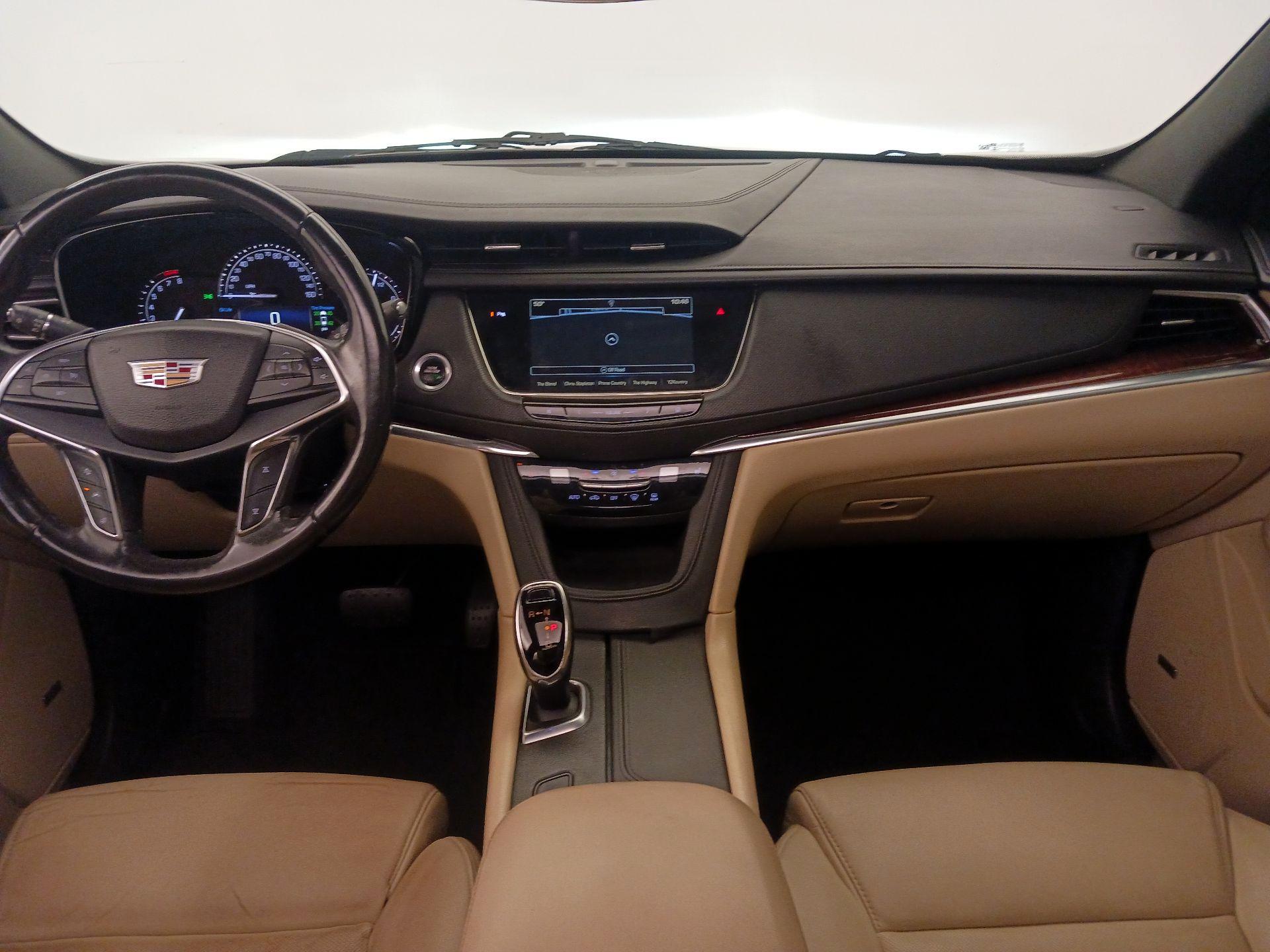 Thumbnail: 2017 Cadillac XT5 - 9