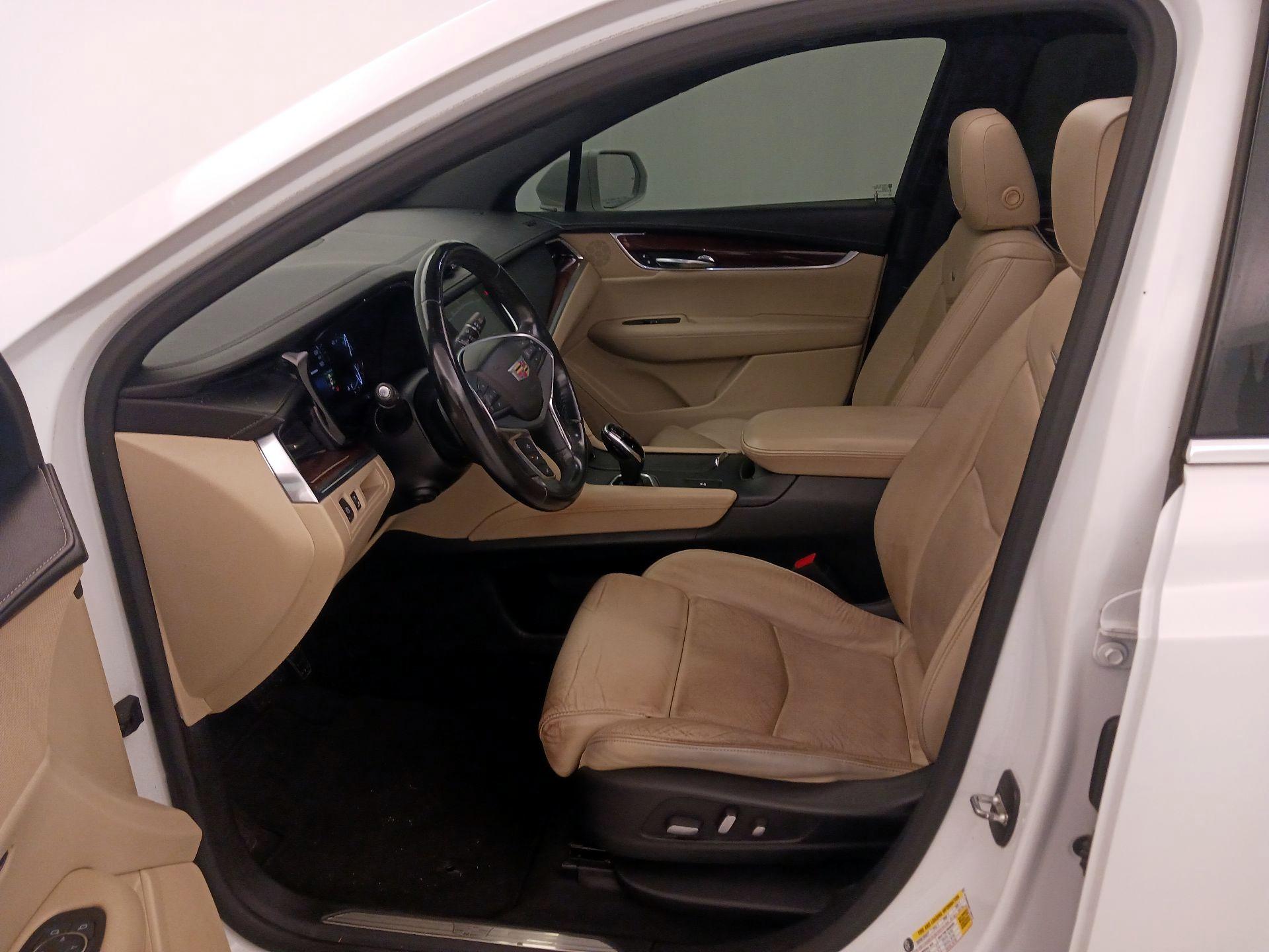 Thumbnail: 2017 Cadillac XT5 - 11