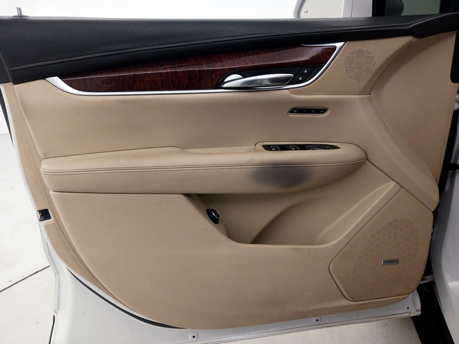 Thumbnail: 2017 Cadillac XT5 - 12