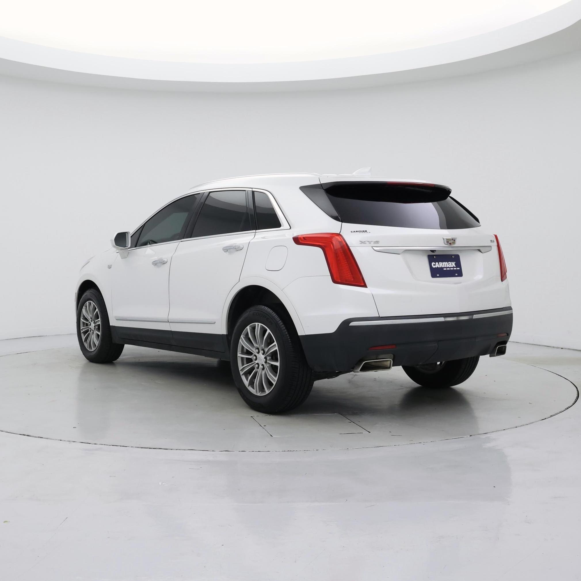 Thumbnail: 2017 Cadillac XT5 - 2