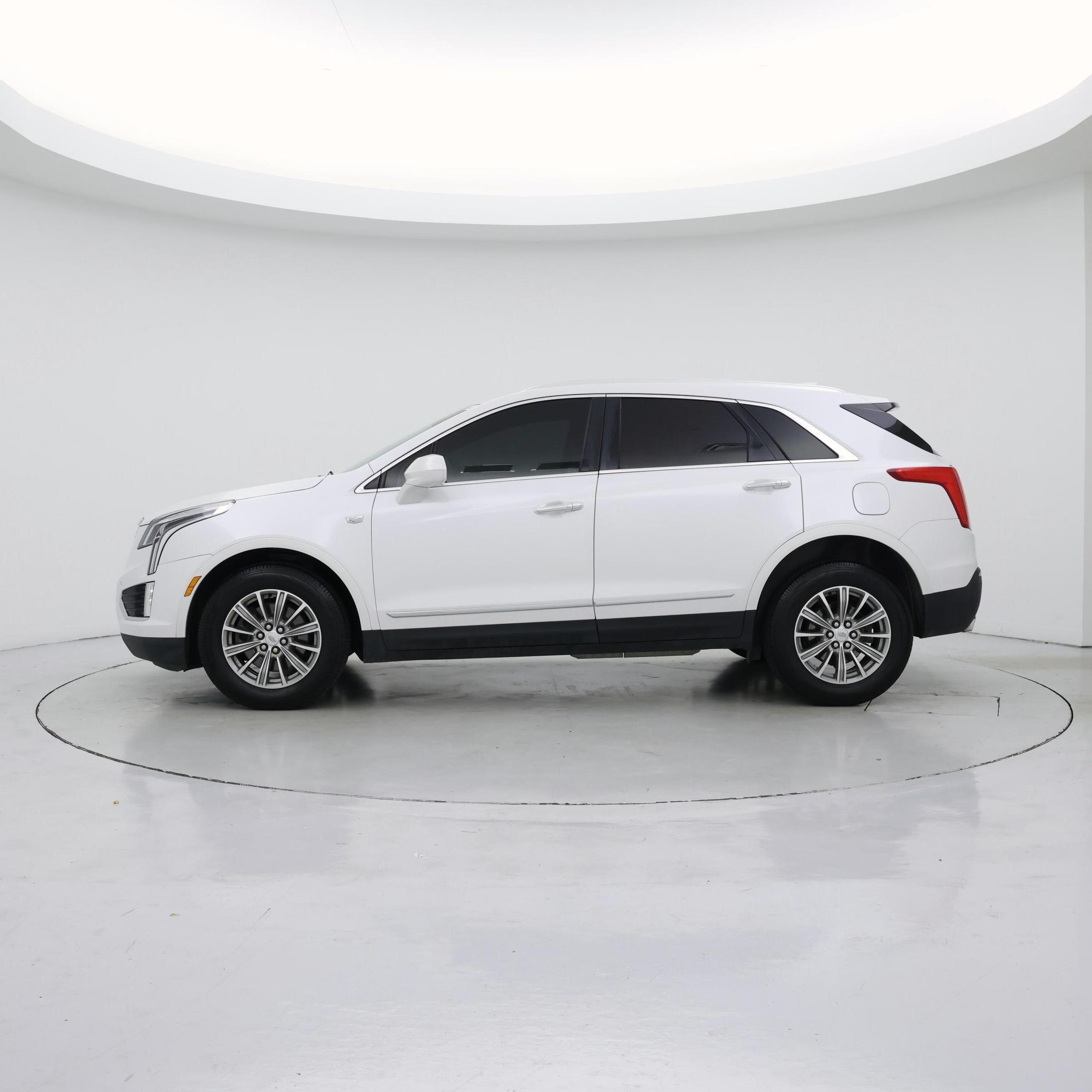 Thumbnail: 2017 Cadillac XT5 - 3
