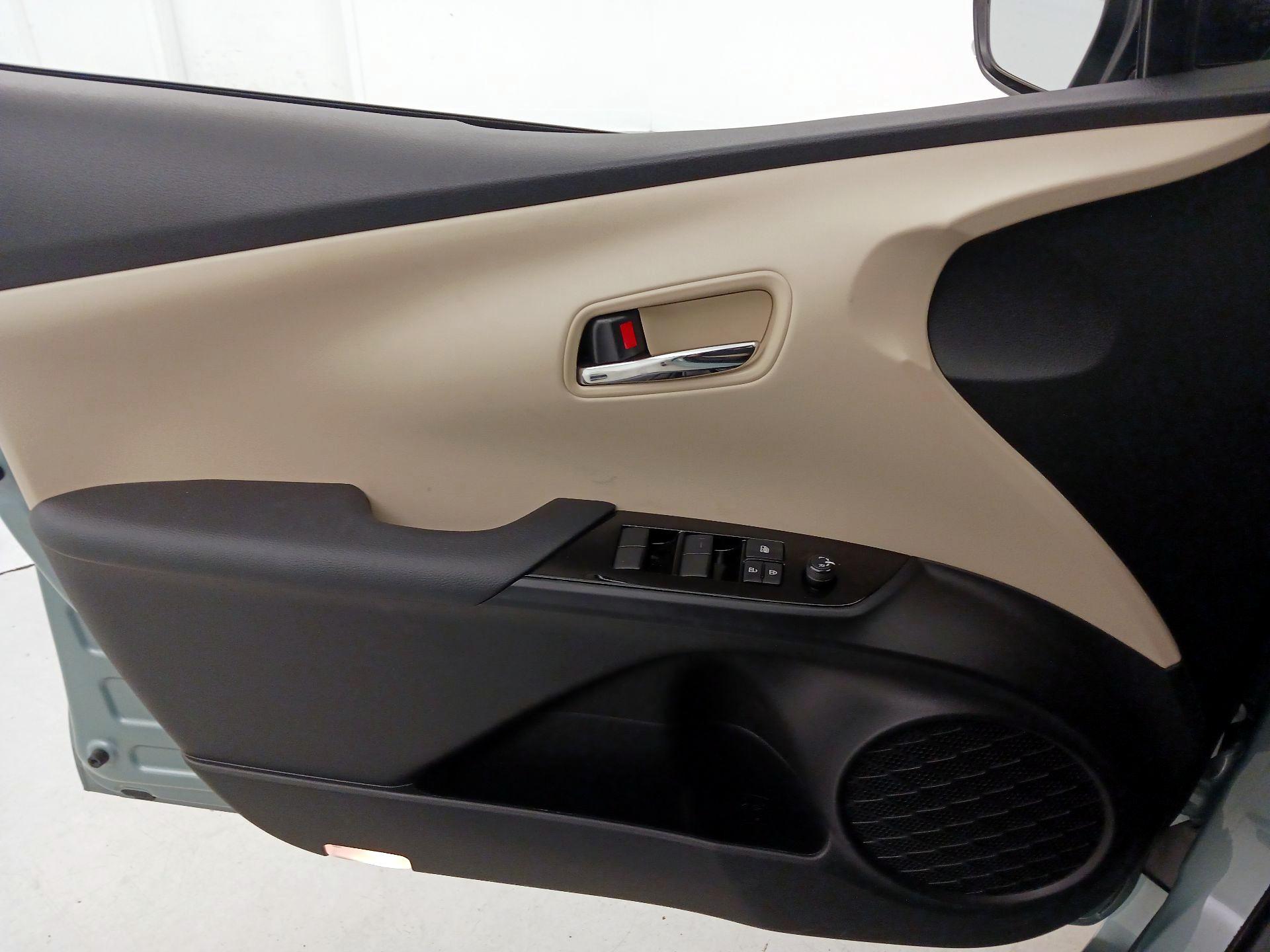 Thumbnail: 2022 Toyota Prius - 12